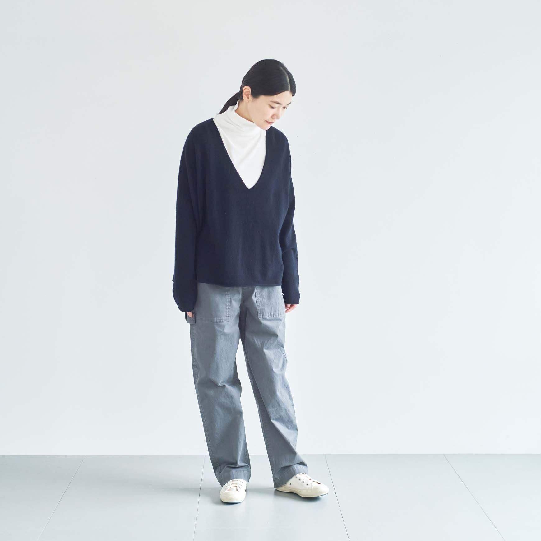 HAU の v neck knit
