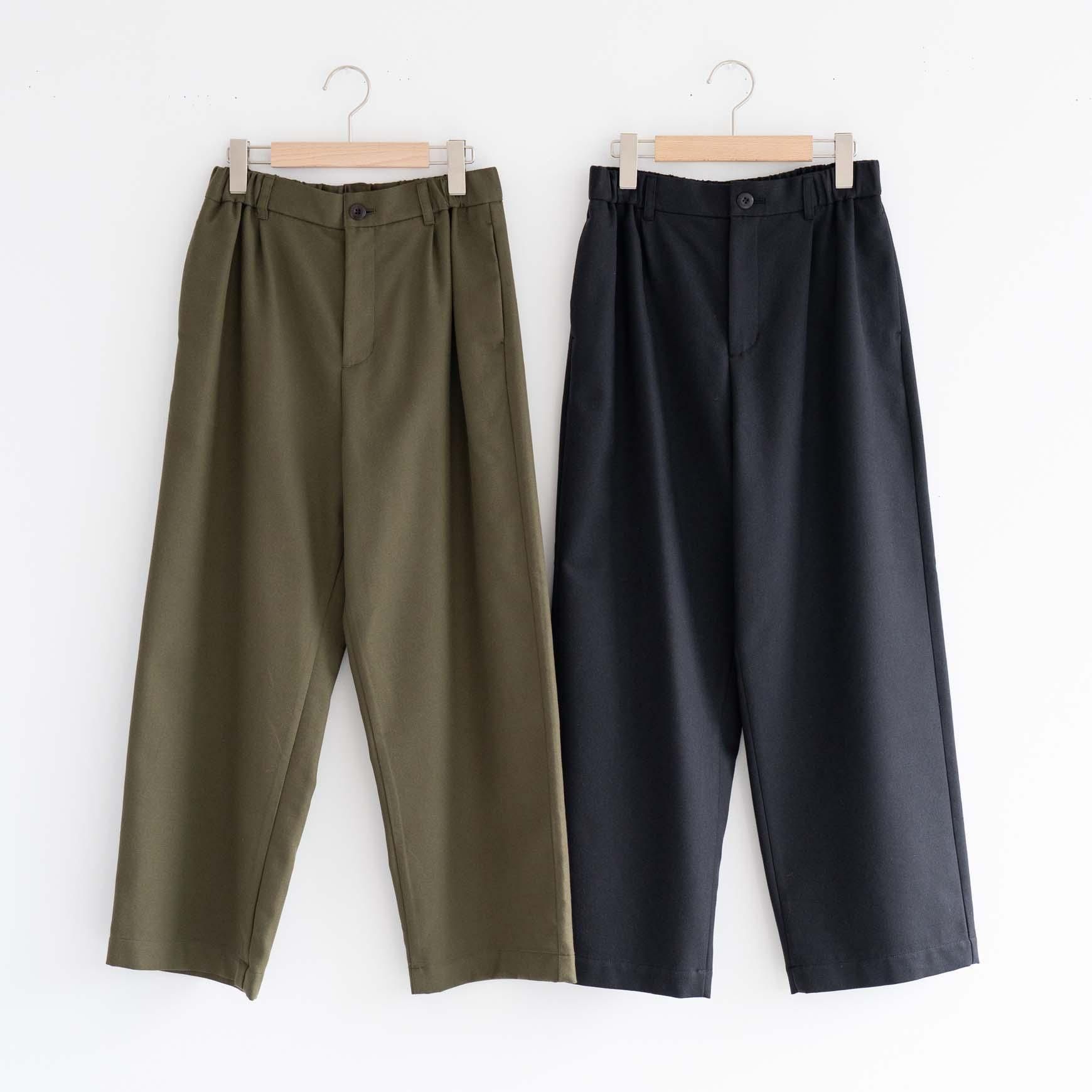 コットンウールツイルのタックパンツ