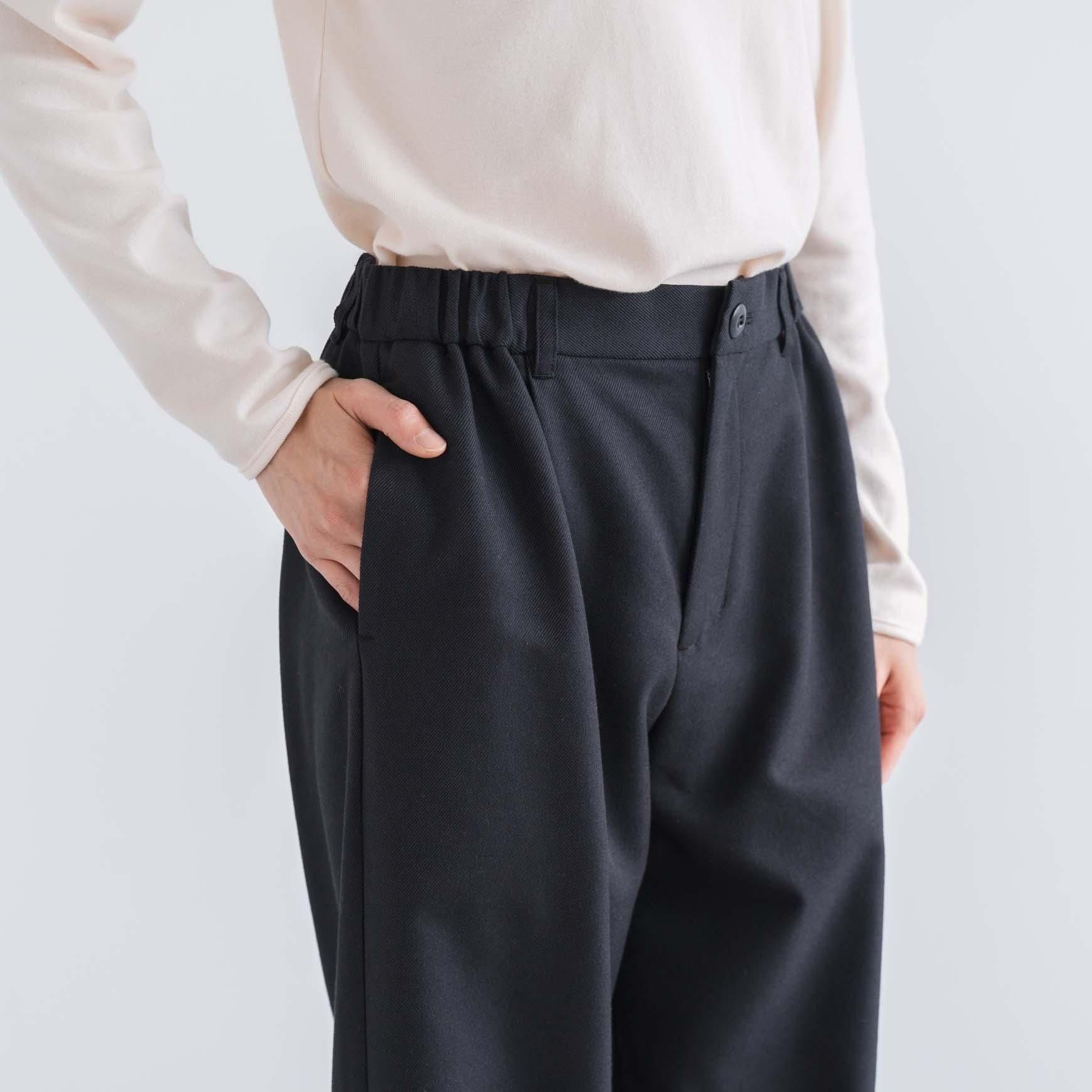 D の コットンウールツイルのタックパンツ