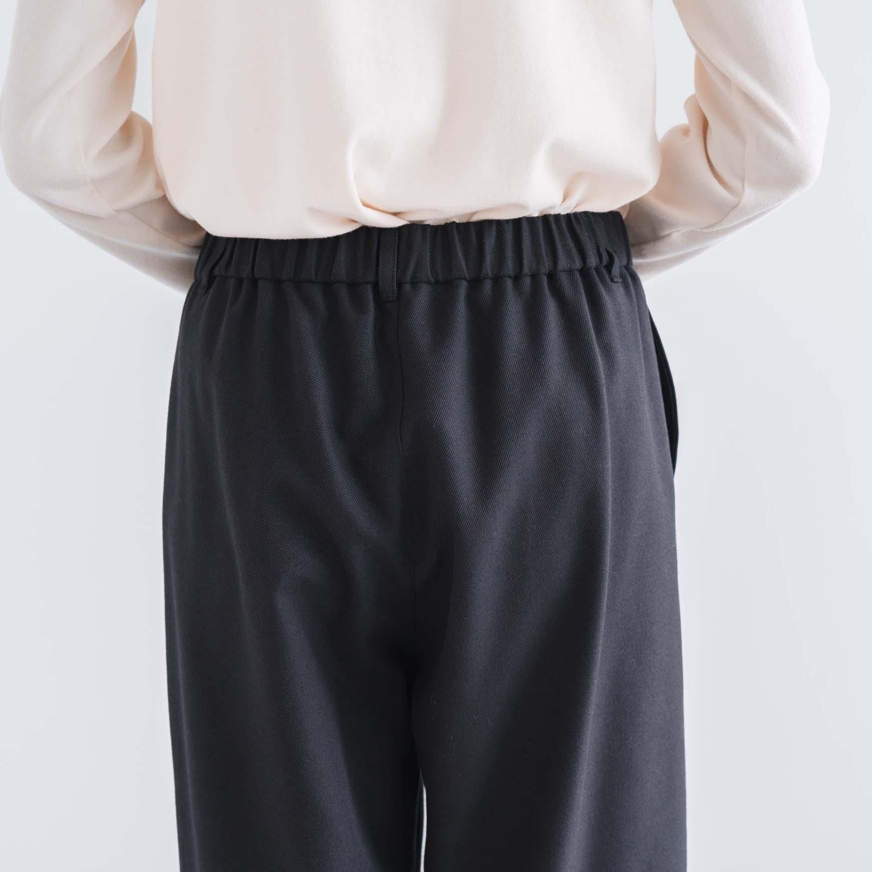 D の コットンウールツイルのタックパンツ