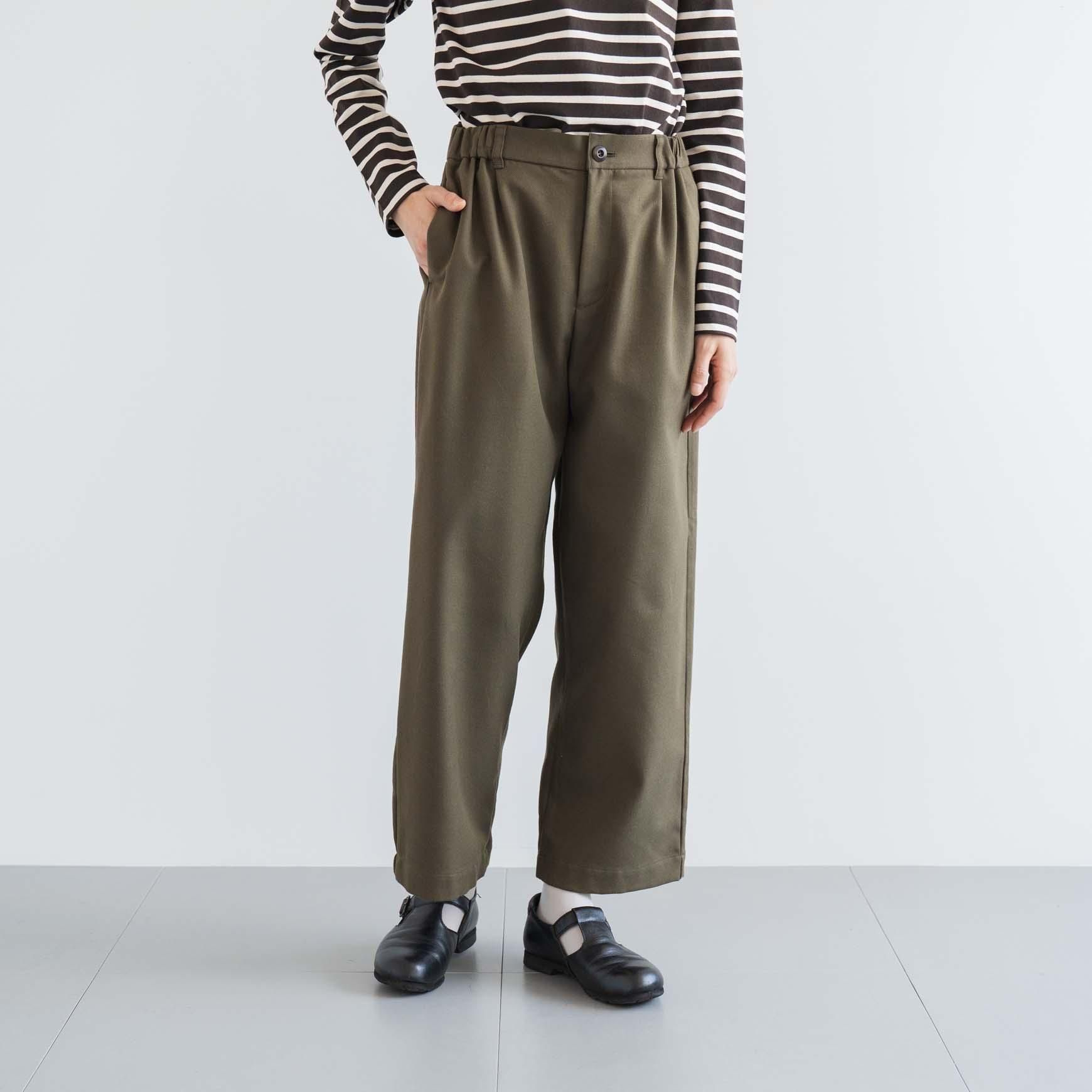 D の コットンウールツイルのタックパンツ