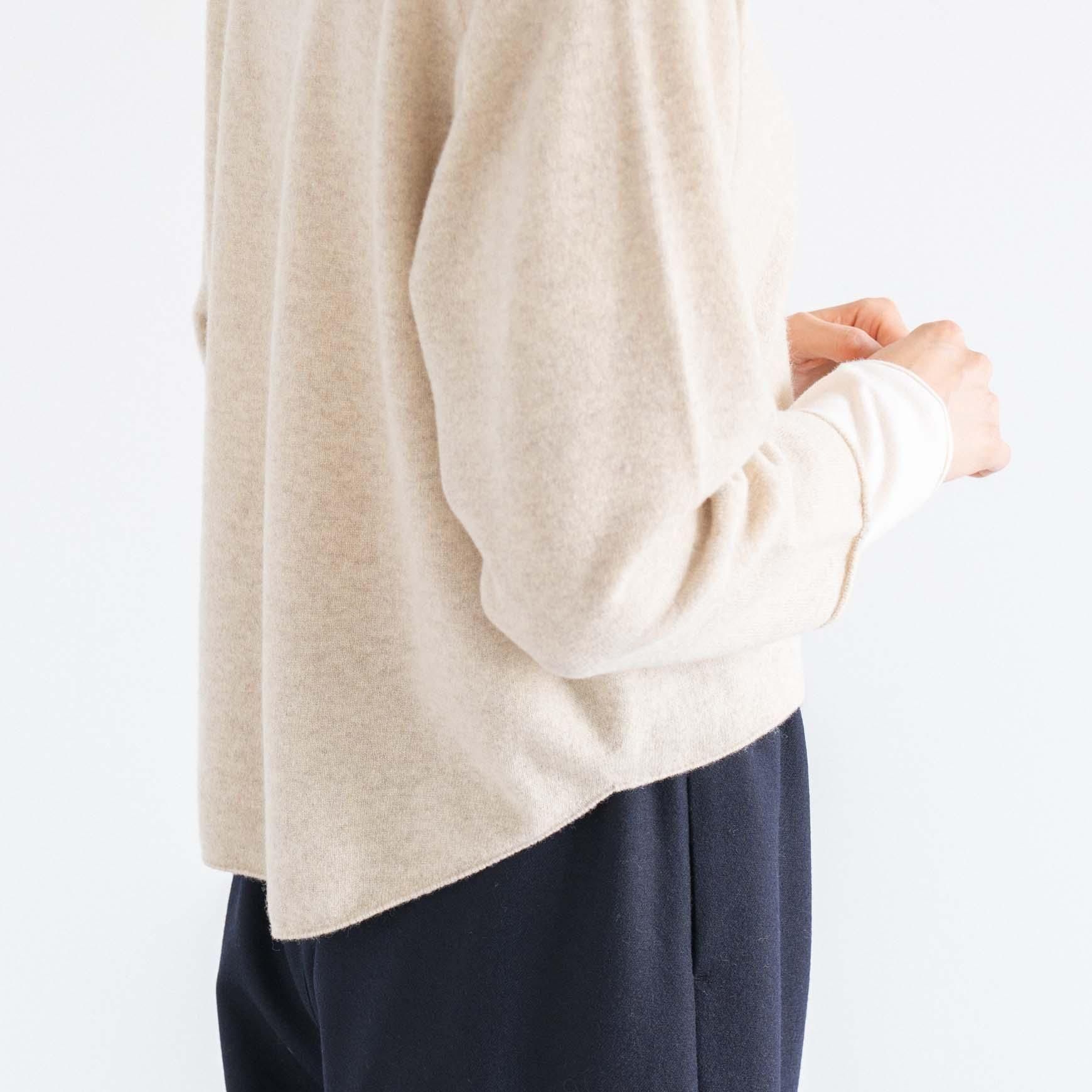 D のラムウールカーディガン