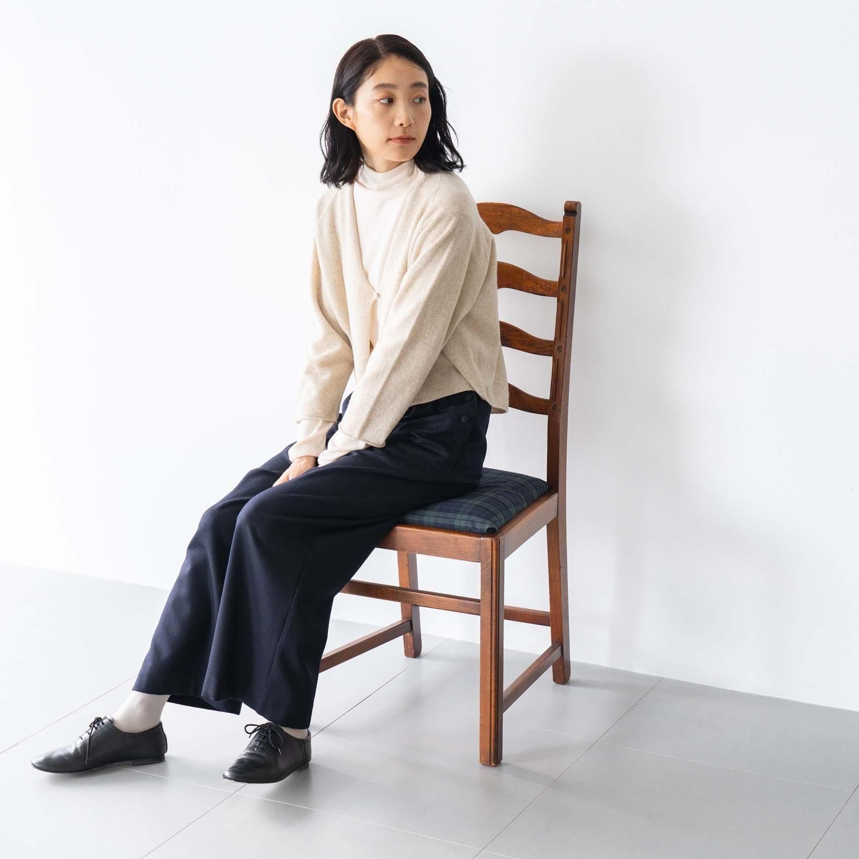 D のラムウールカーディガン