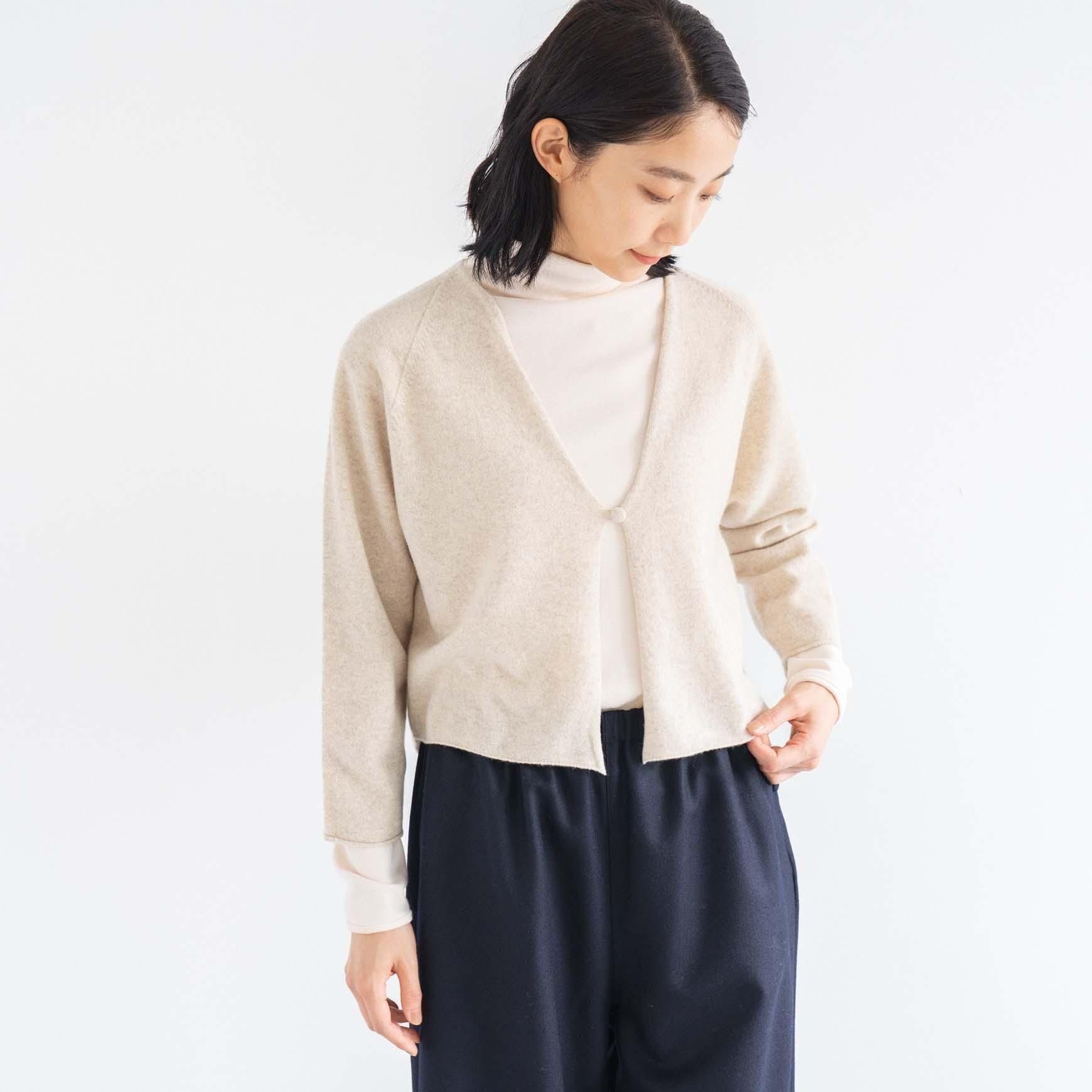 D のラムウールカーディガン