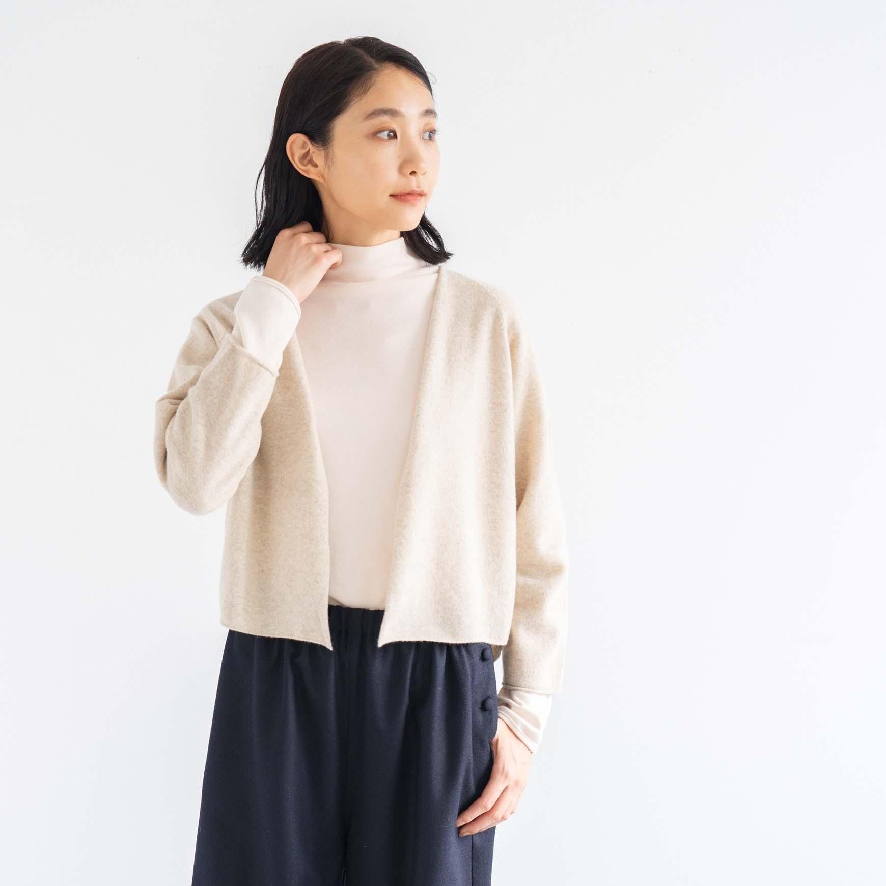 D のラムウールカーディガン