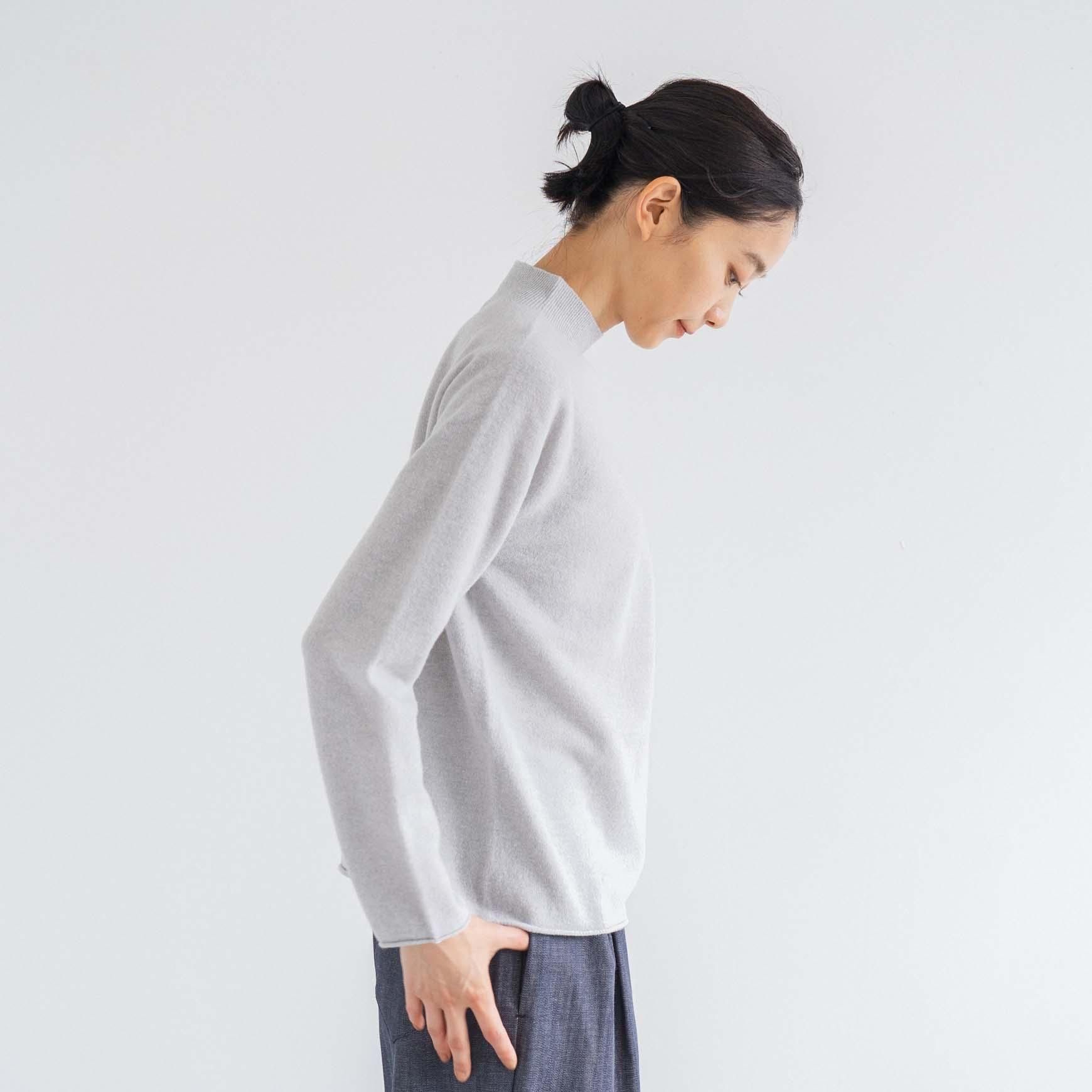 D の ララムウールハイネックプルオーバー