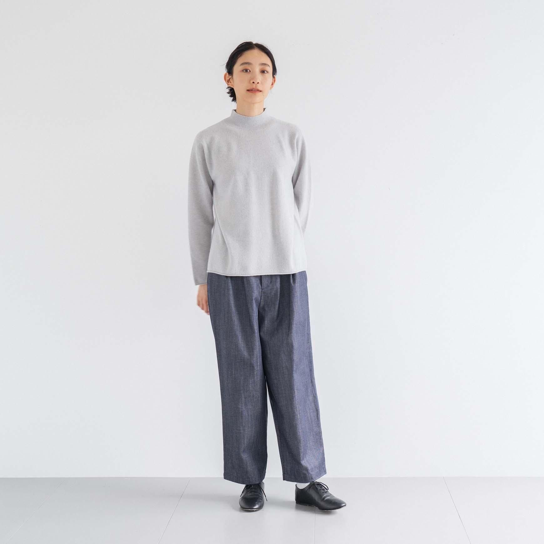 D の ララムウールハイネックプルオーバー