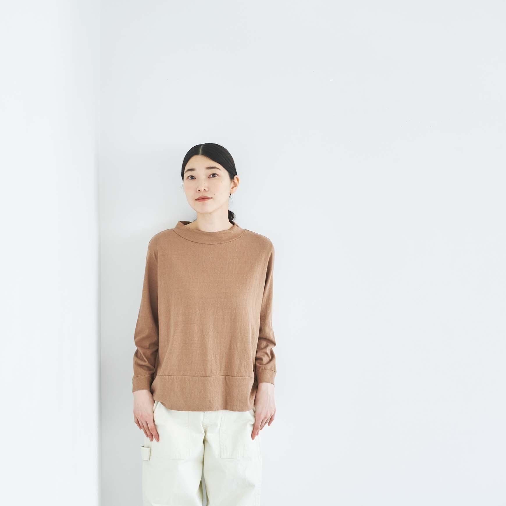 「CLASKA(クラスカ)」発のアパレルブランド「HAU(ハウ)」の tops