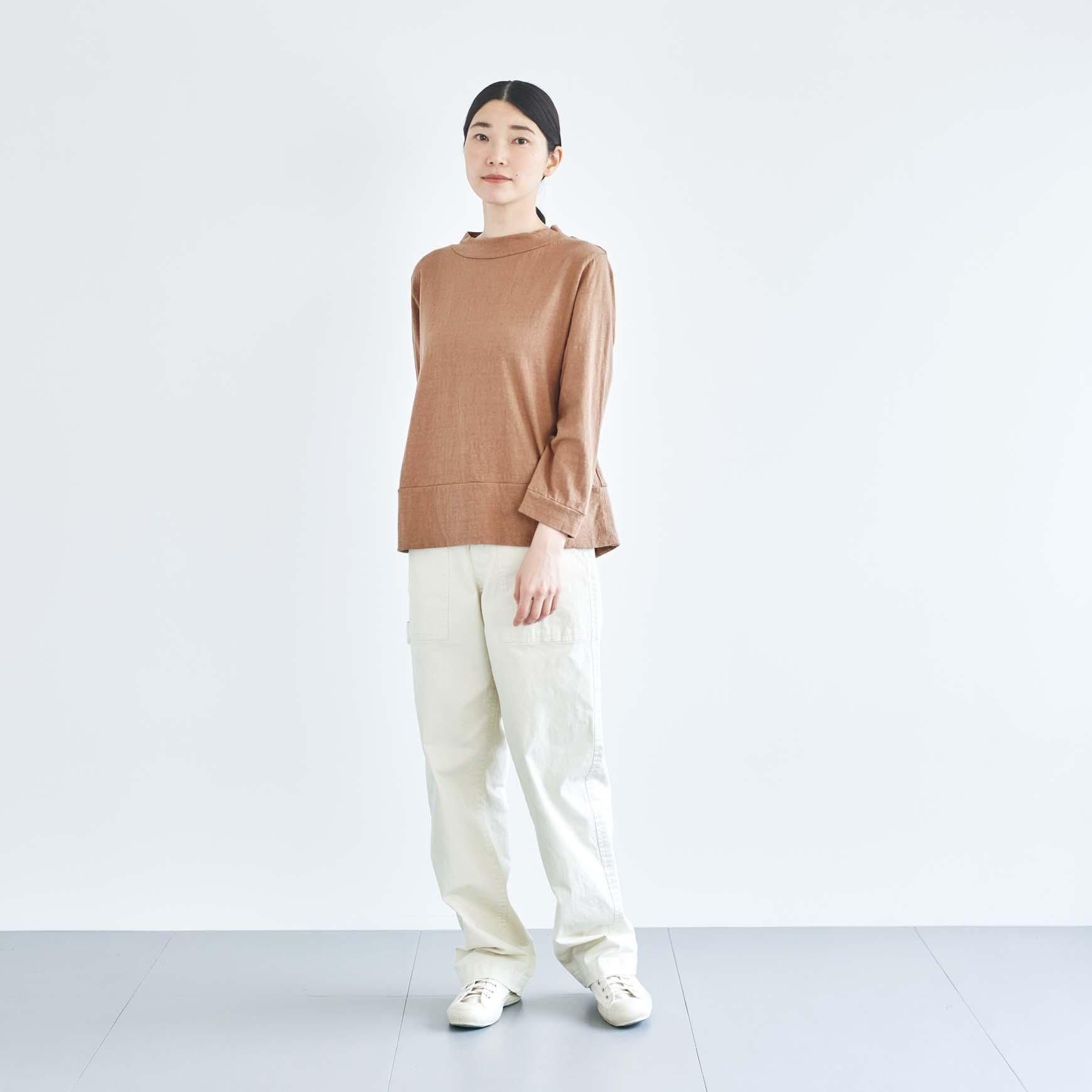 「CLASKA(クラスカ)」発のアパレルブランド「HAU(ハウ)」の tops