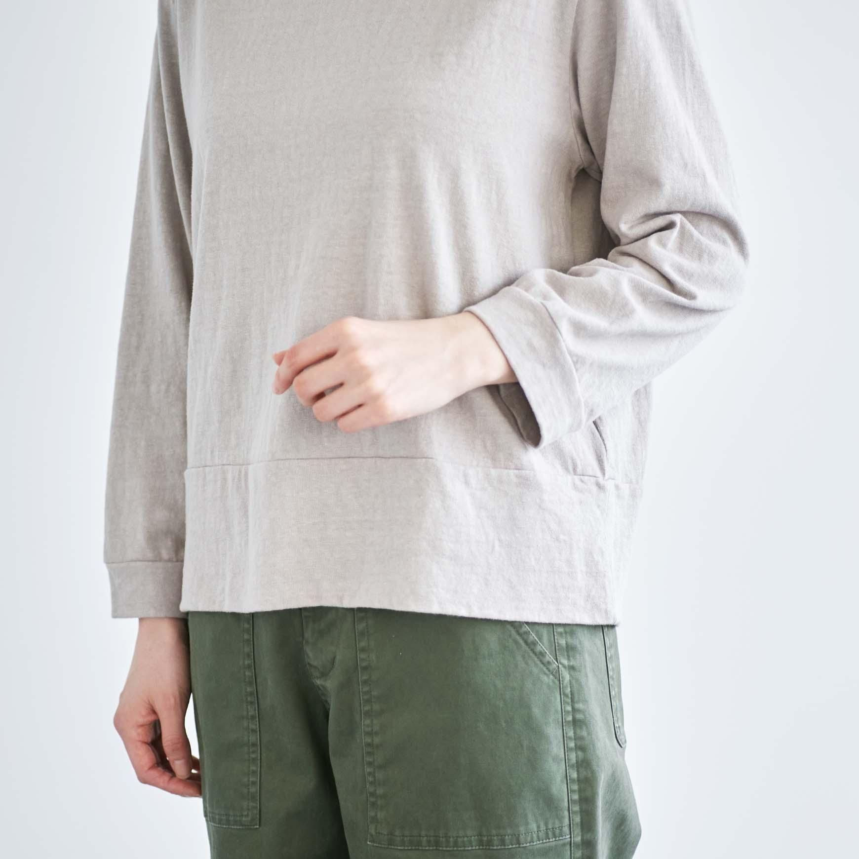 「CLASKA(クラスカ)」発のアパレルブランド「HAU(ハウ)」の tops