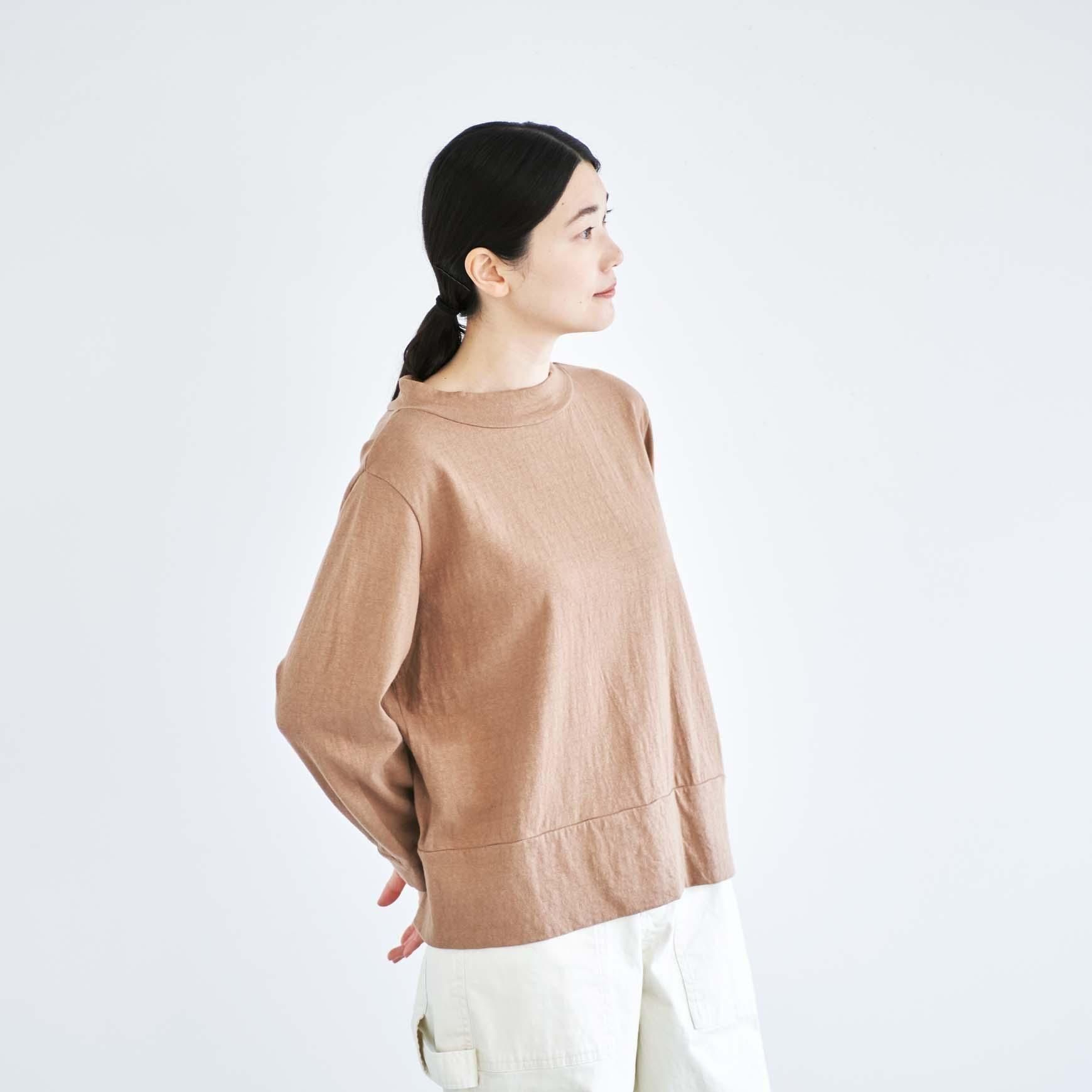 「CLASKA(クラスカ)」発のアパレルブランド「HAU(ハウ)」の tops
