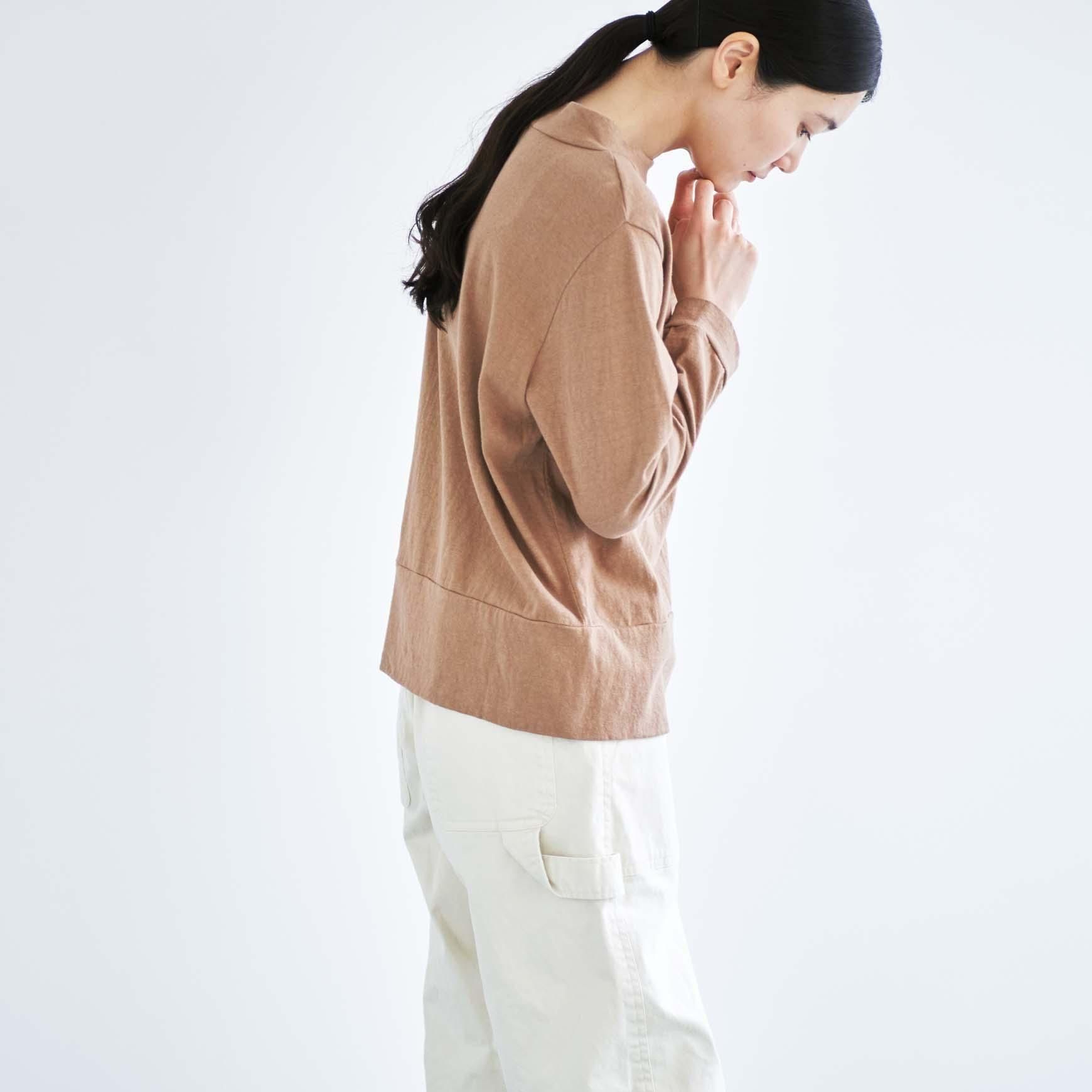 「CLASKA(クラスカ)」発のアパレルブランド「HAU(ハウ)」の tops