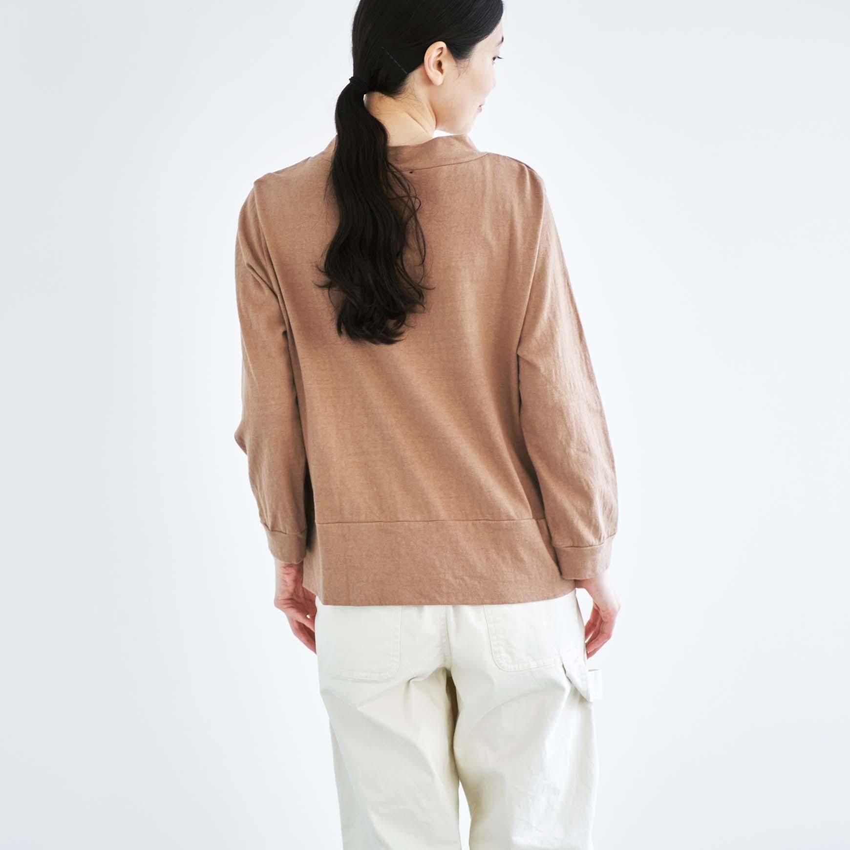 「CLASKA(クラスカ)」発のアパレルブランド「HAU(ハウ)」の tops