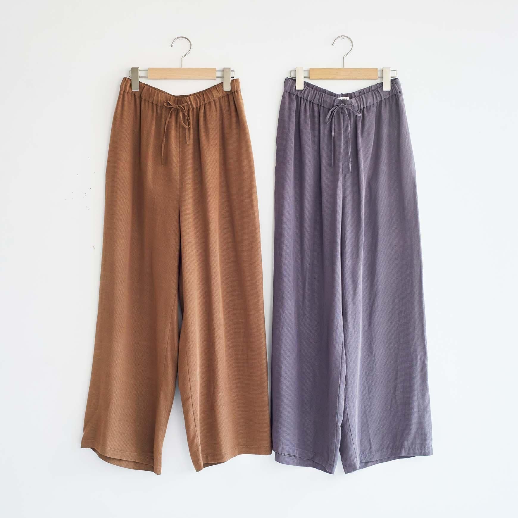 「CLASKA(クラスカ)」発のアパレルブランド「HAU(ハウ)」の easy pants