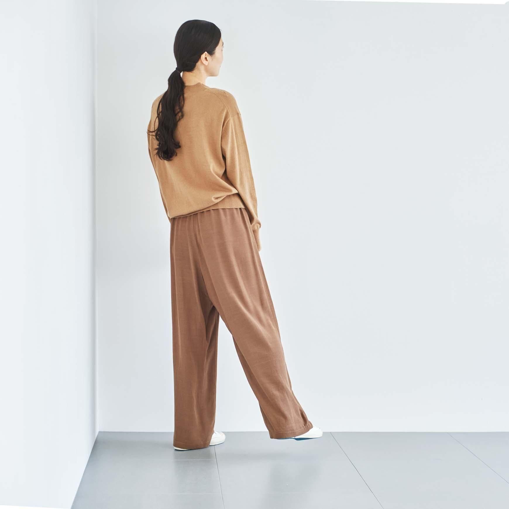 「CLASKA(クラスカ)」発のアパレルブランド「HAU(ハウ)」の easy pants