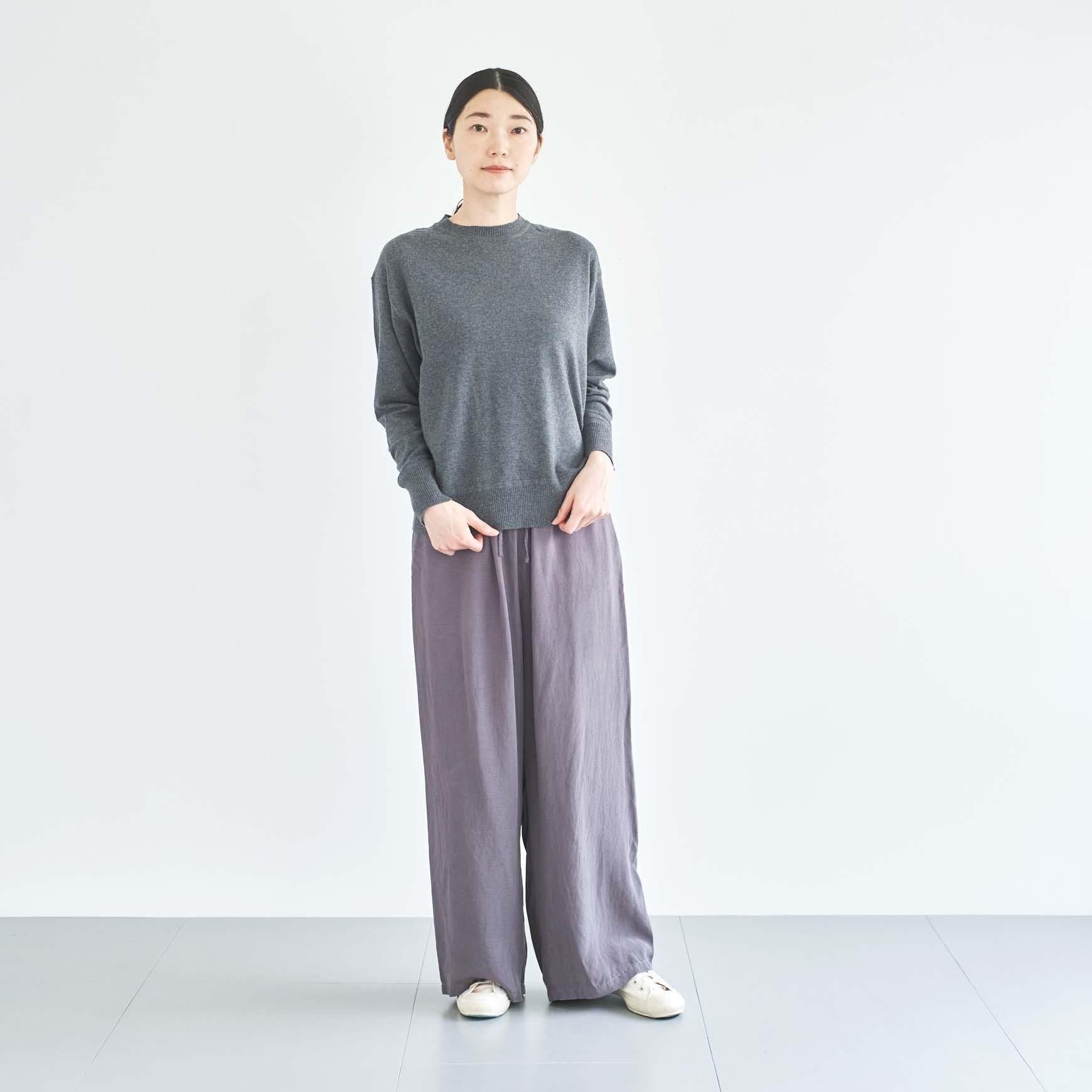 「CLASKA(クラスカ)」発のアパレルブランド「HAU(ハウ)」の easy pants