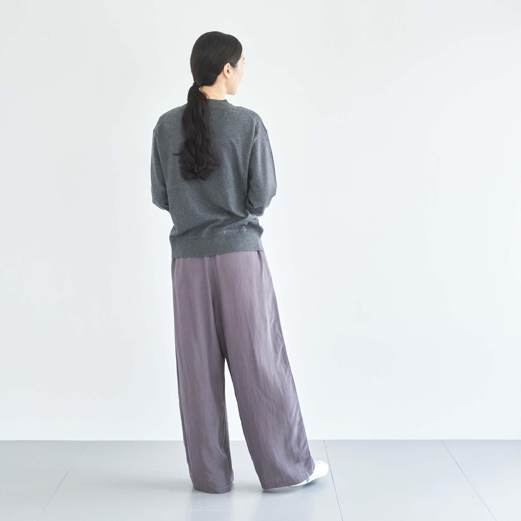 「CLASKA(クラスカ)」発のアパレルブランド「HAU(ハウ)」の easy pants