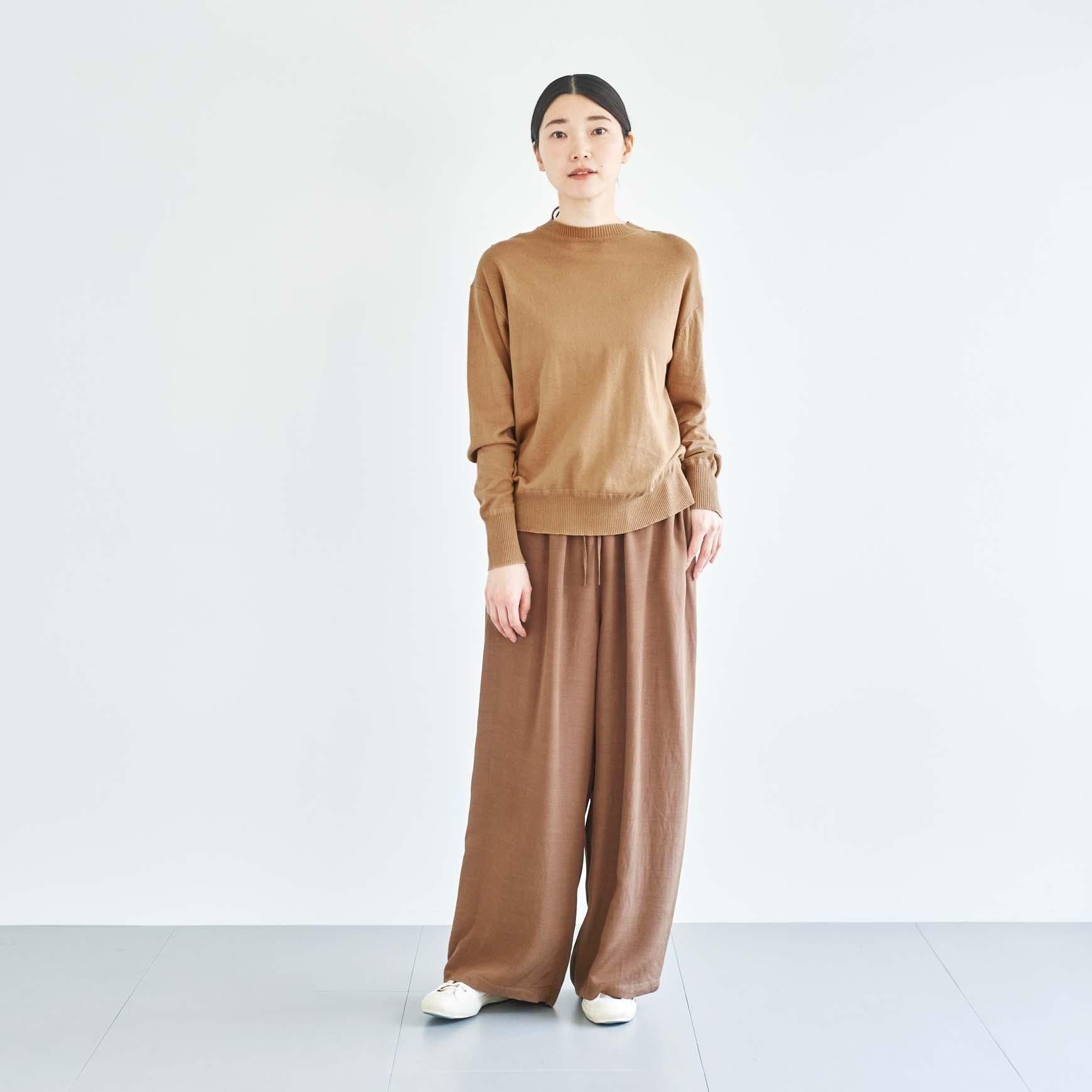 「CLASKA(クラスカ)」発のアパレルブランド「HAU(ハウ)」の easy pants