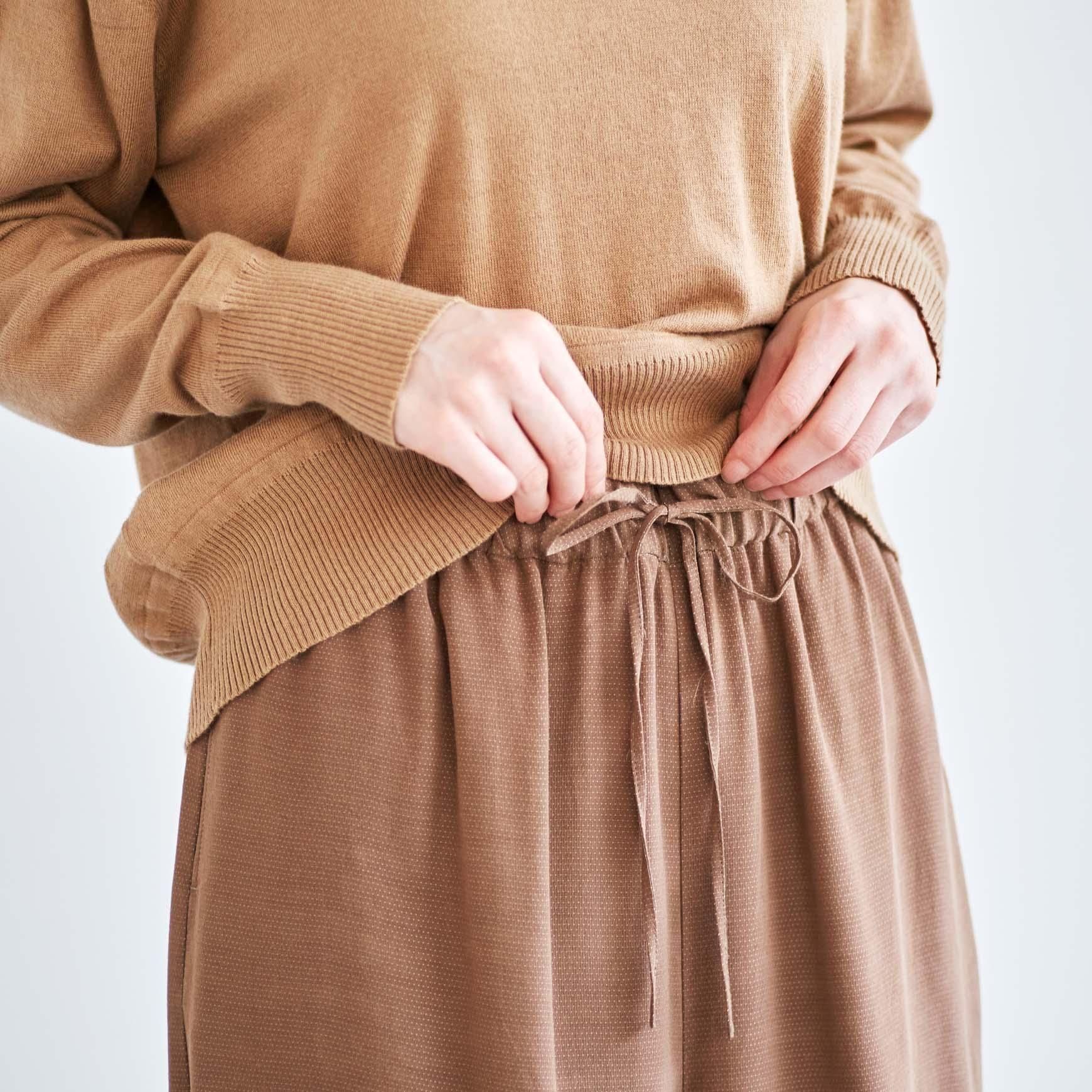 「CLASKA(クラスカ)」発のアパレルブランド「HAU(ハウ)」の easy pants
