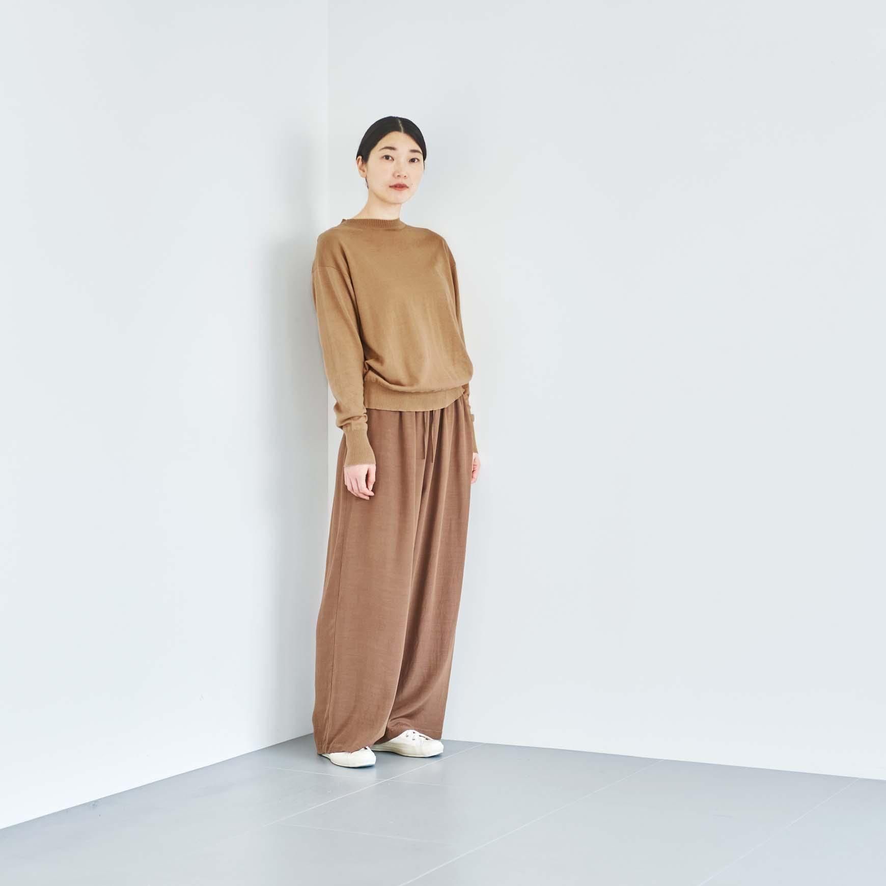 「CLASKA(クラスカ)」発のアパレルブランド「HAU(ハウ)」の easy pants
