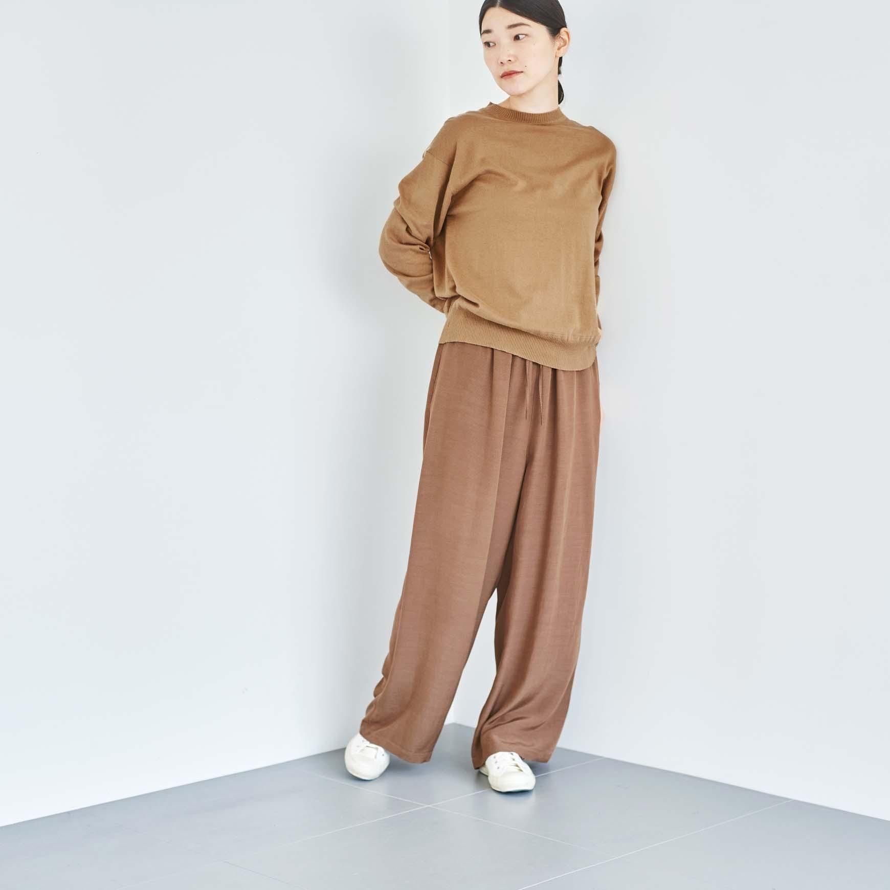 「CLASKA(クラスカ)」発のアパレルブランド「HAU(ハウ)」の easy pants