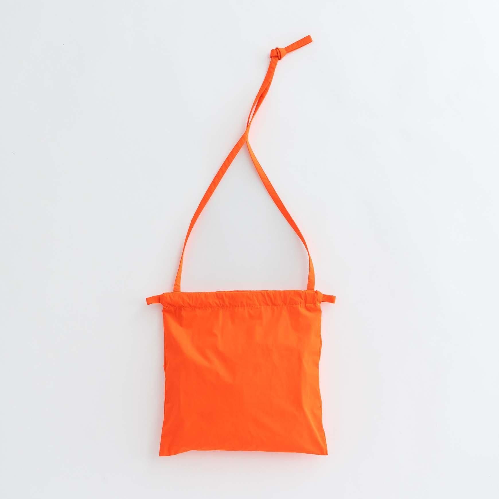 formuniform の Drawstring bag with strap 30 / オレンジ