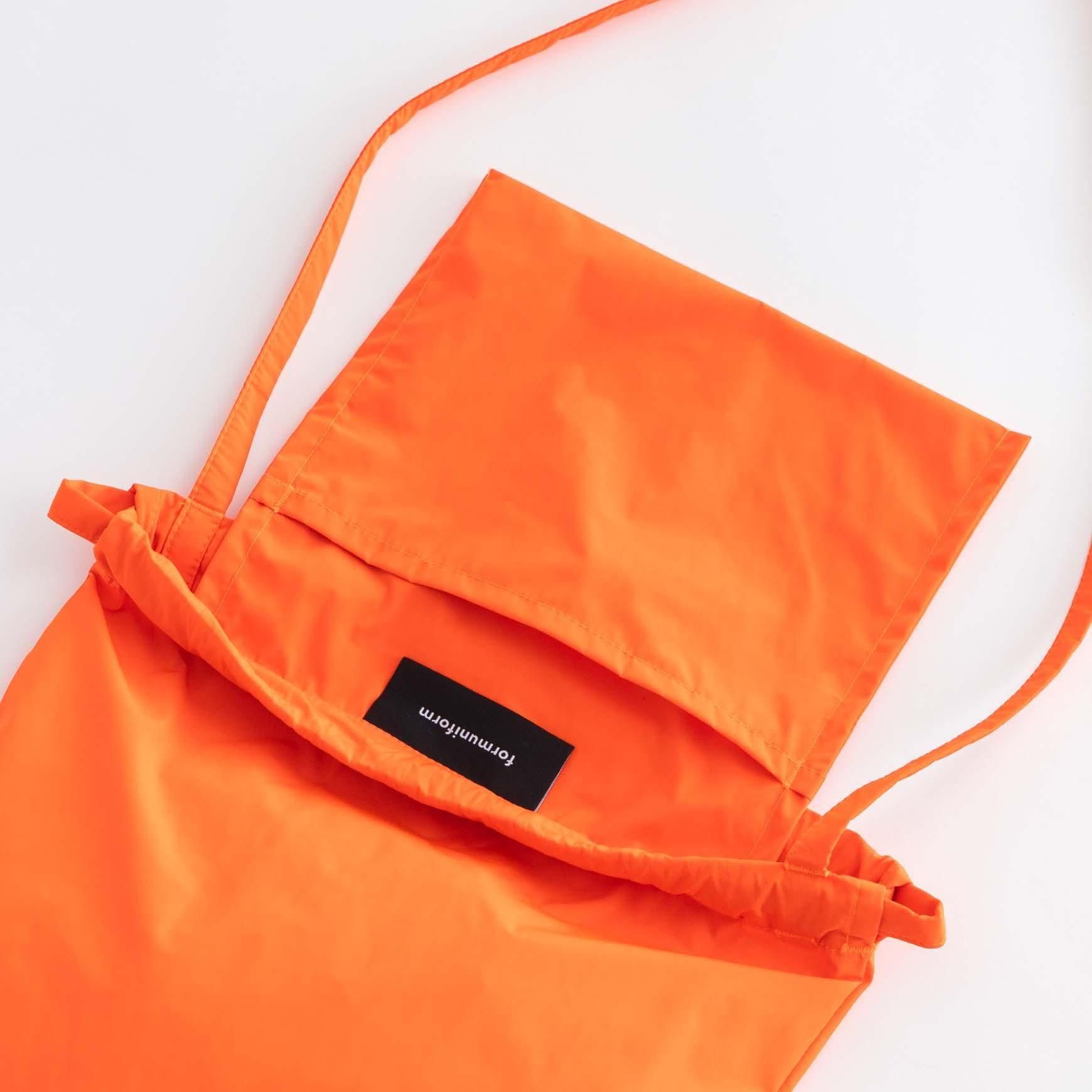 formuniform の Drawstring bag with strap 30 / オレンジ