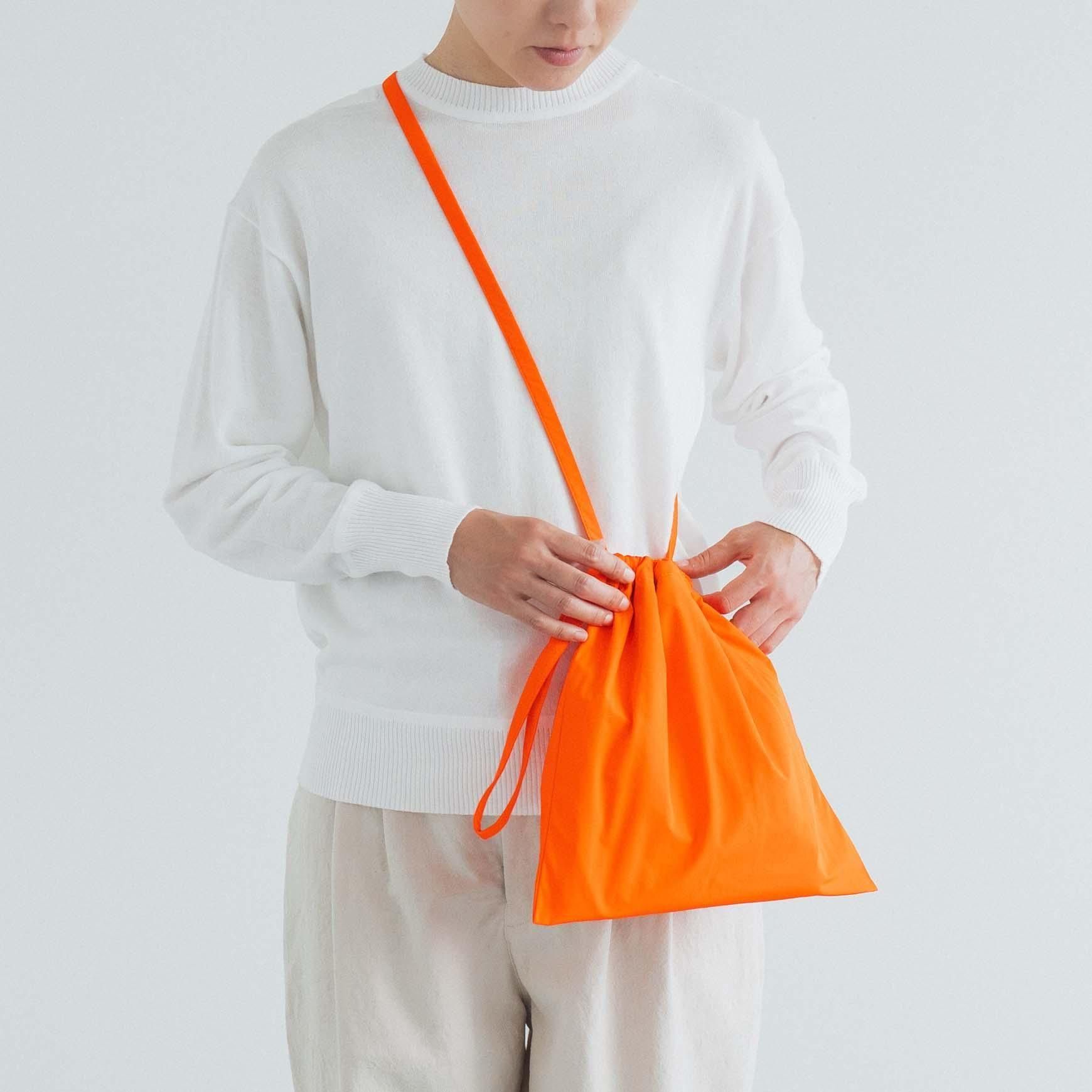 formuniform の Drawstring bag with strap 30 / オレンジ