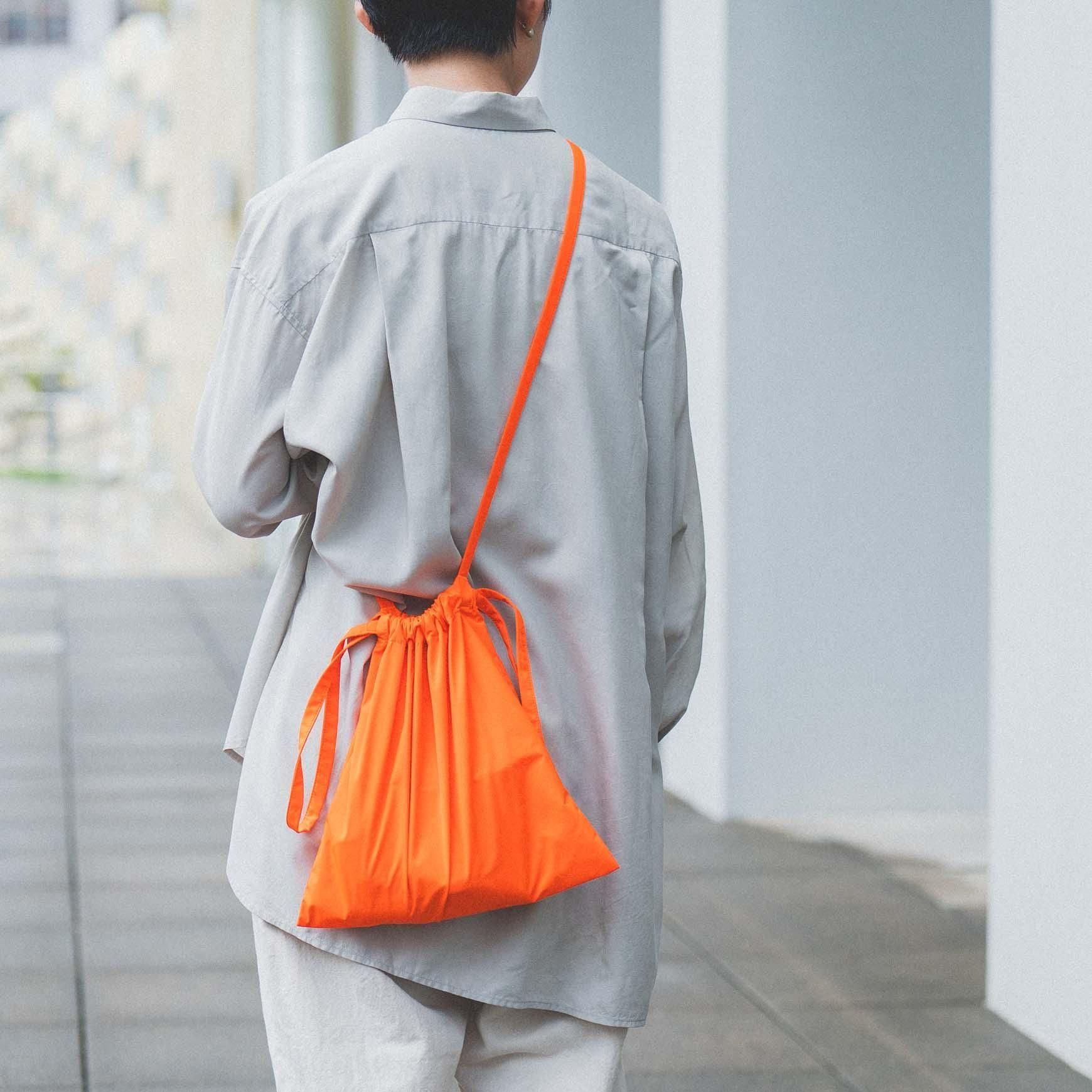 formuniform の Drawstring bag with strap 30 / オレンジ