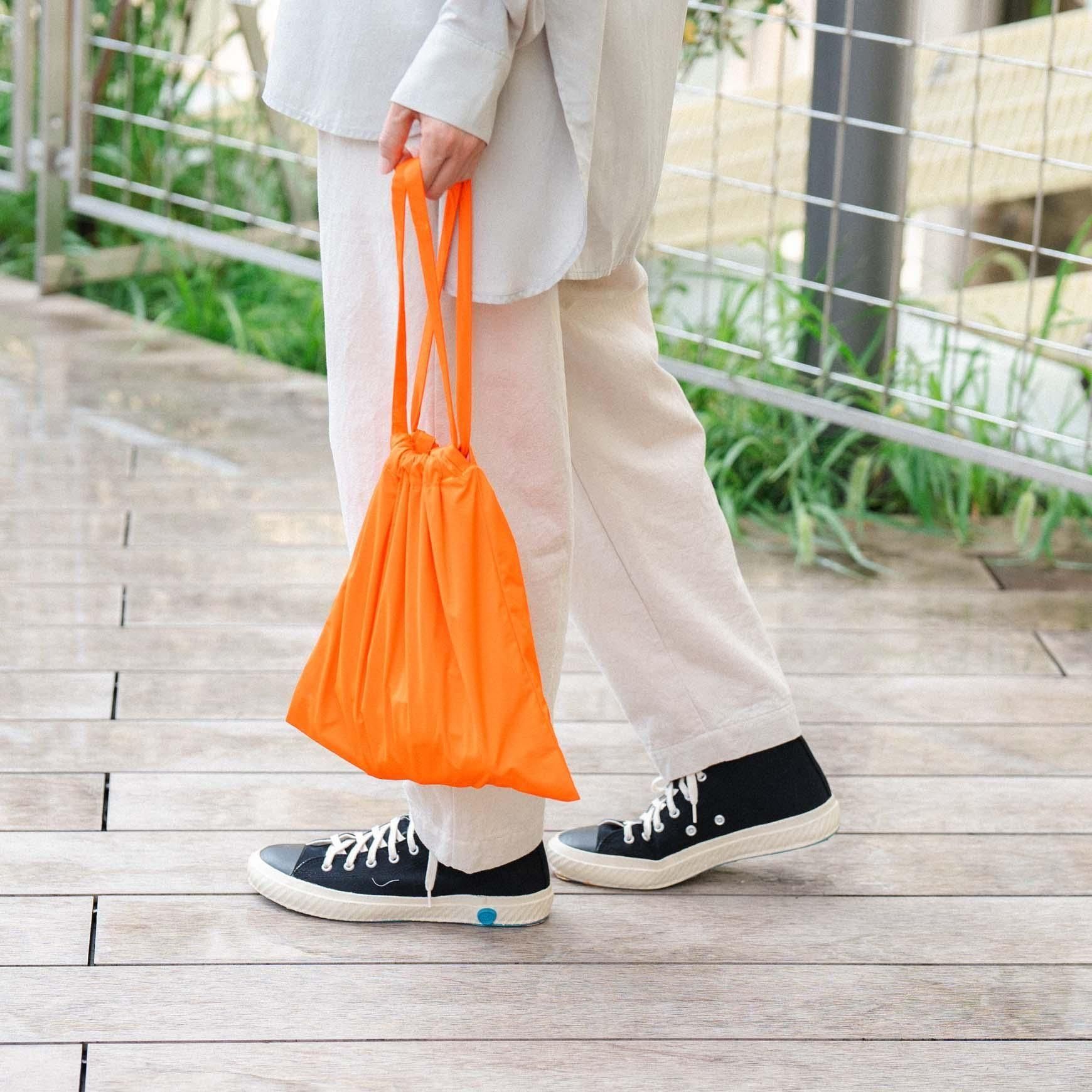 formuniform の Drawstring bag with strap 30 / オレンジ