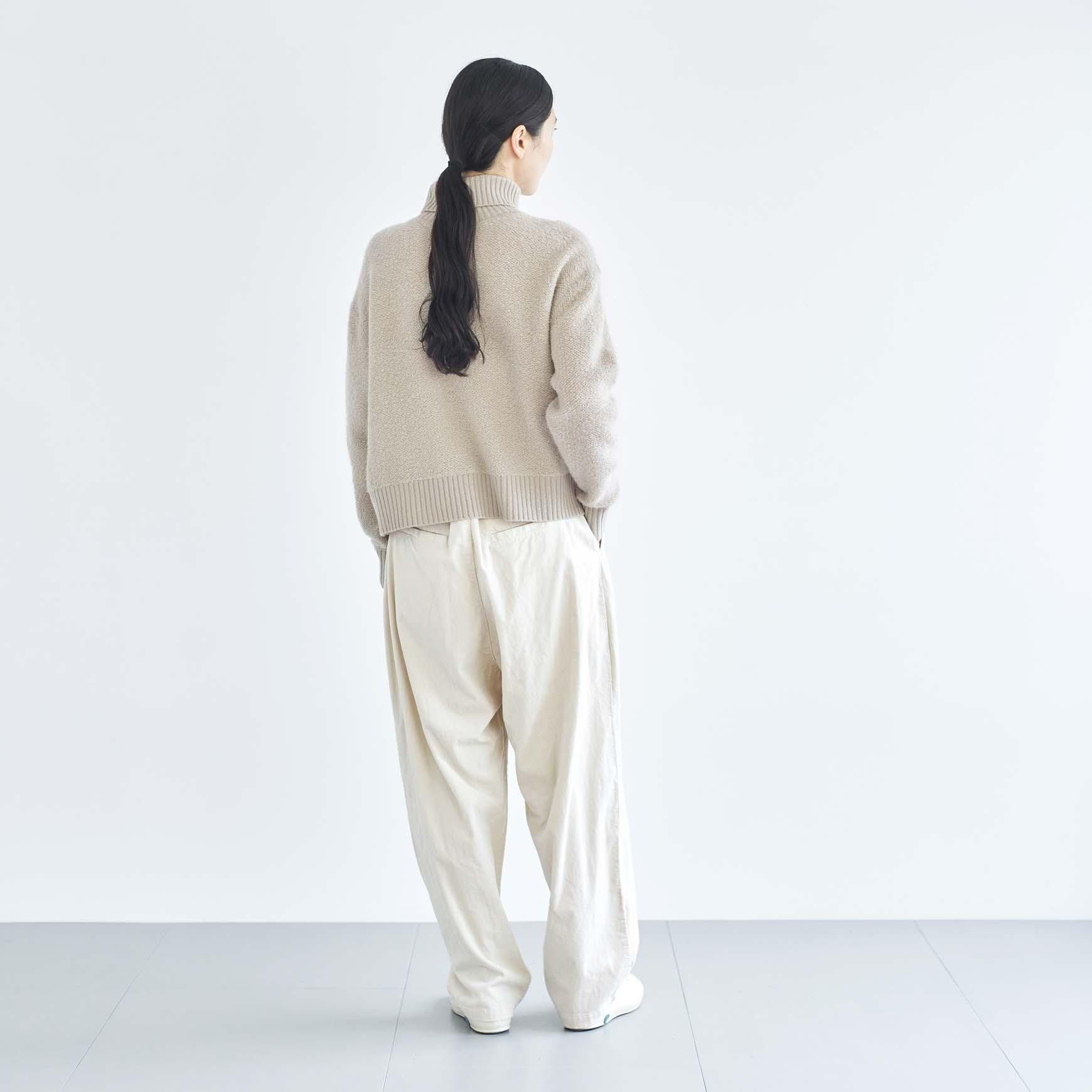 「CLASKA(クラスカ)」発のアパレルブランド「HAU(ハウ)」の pants