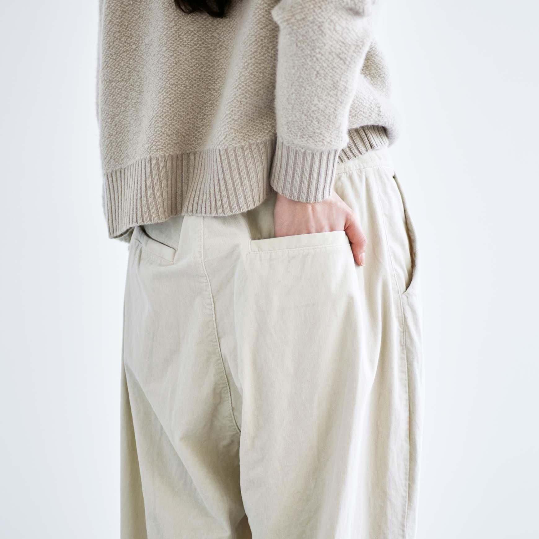 「CLASKA(クラスカ)」発のアパレルブランド「HAU(ハウ)」の pants