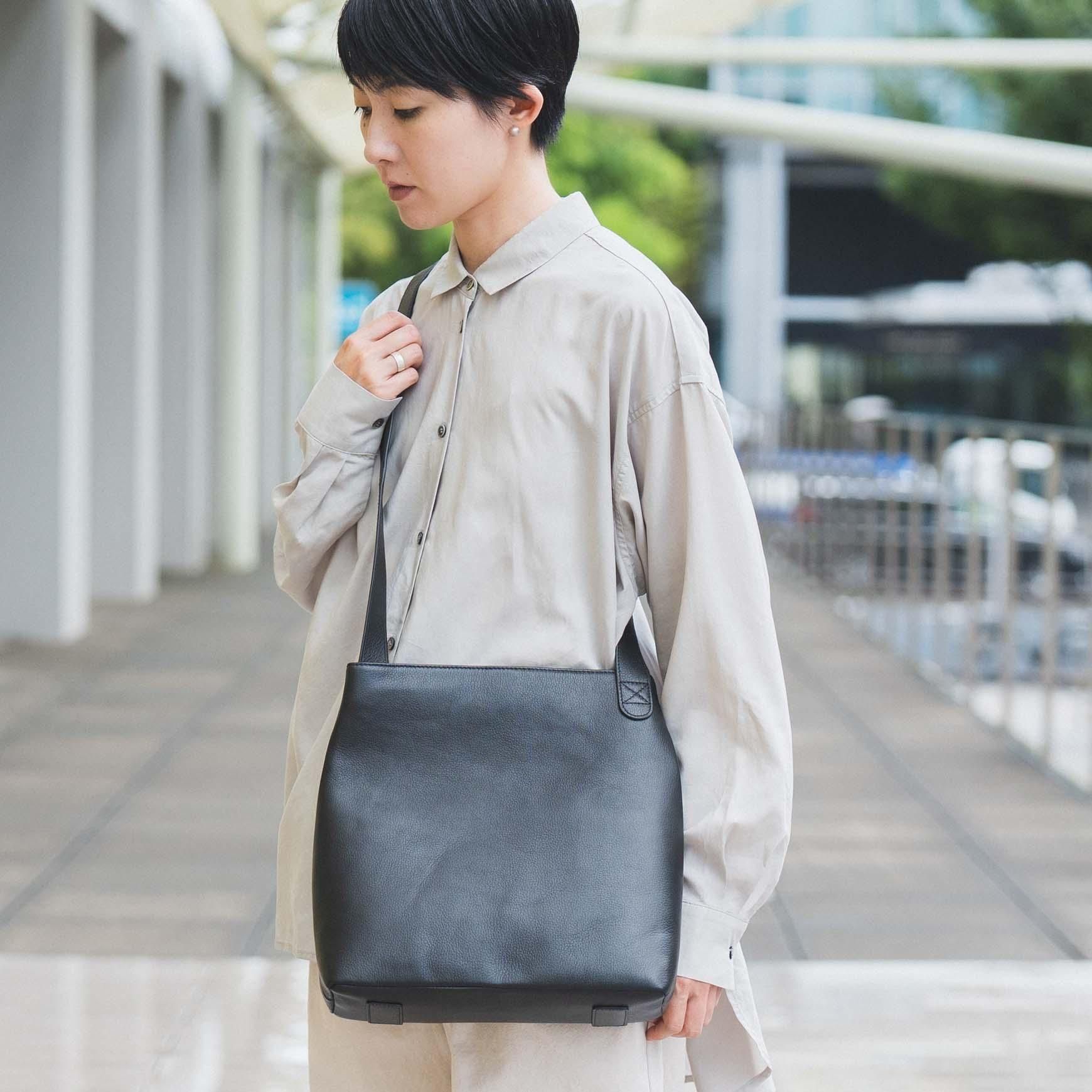 「CLASKA(クラスカ)」の SIMPLE LEATHER SHOULDER M