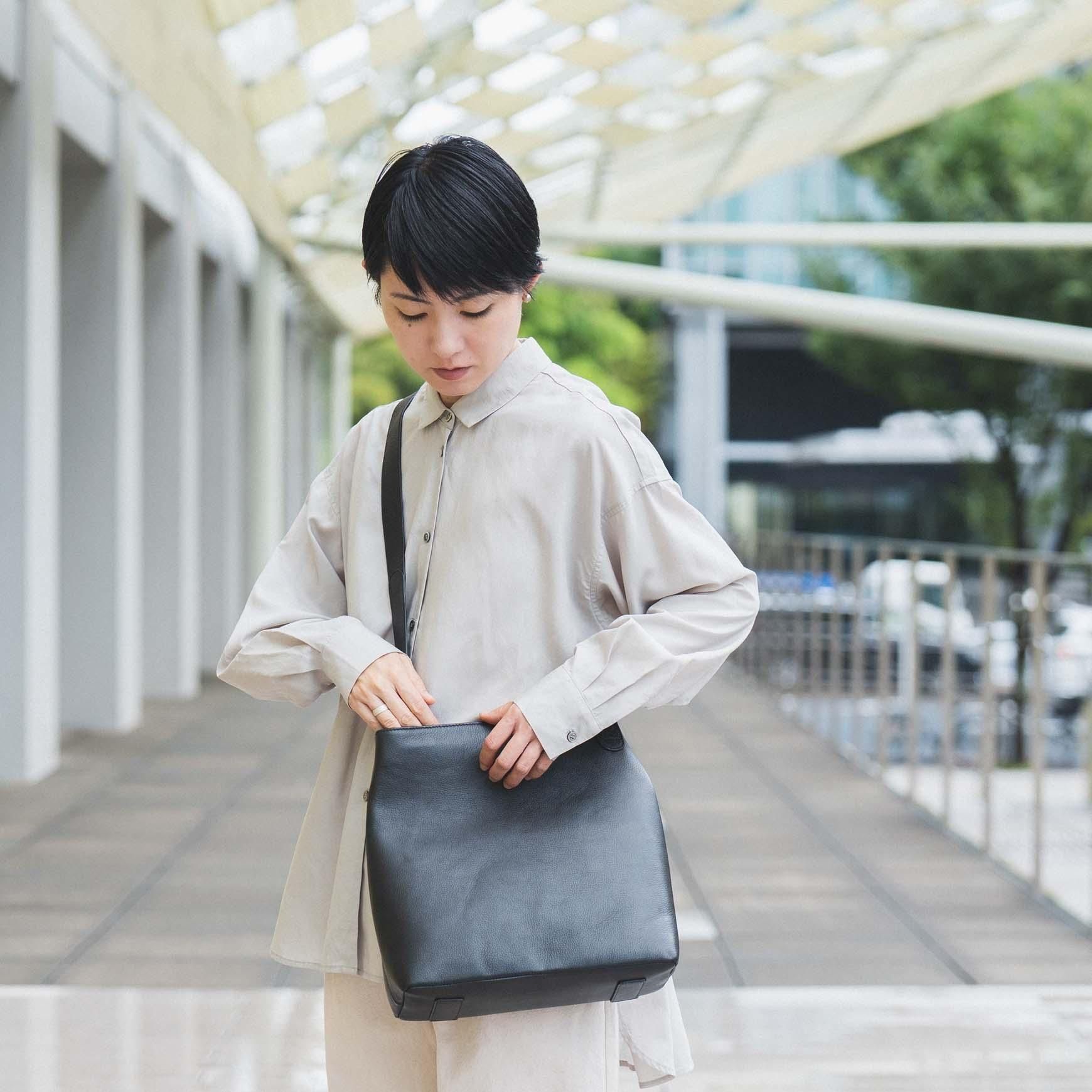 「CLASKA(クラスカ)」の SIMPLE LEATHER SHOULDER M