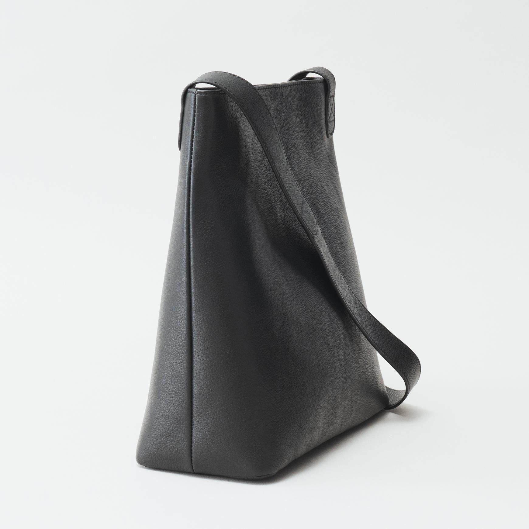 「CLASKA(クラスカ)」の SIMPLE LEATHER SHOULDER M