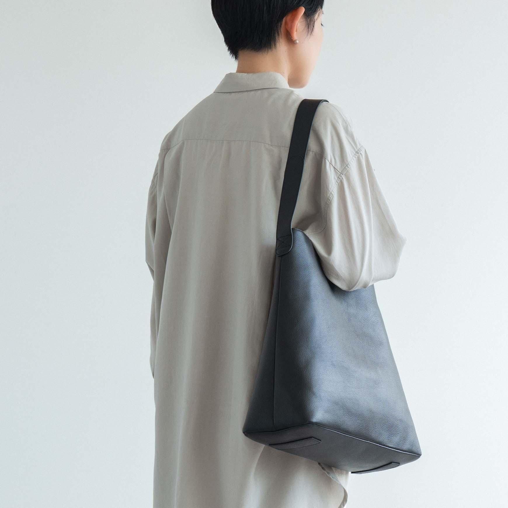 「CLASKA(クラスカ)」の ONE SHOULDER montagne
