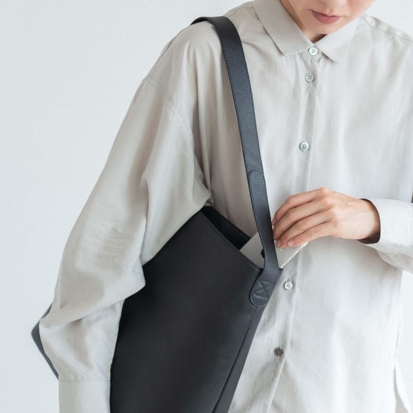 「CLASKA(クラスカ)」の ONE SHOULDER montagne