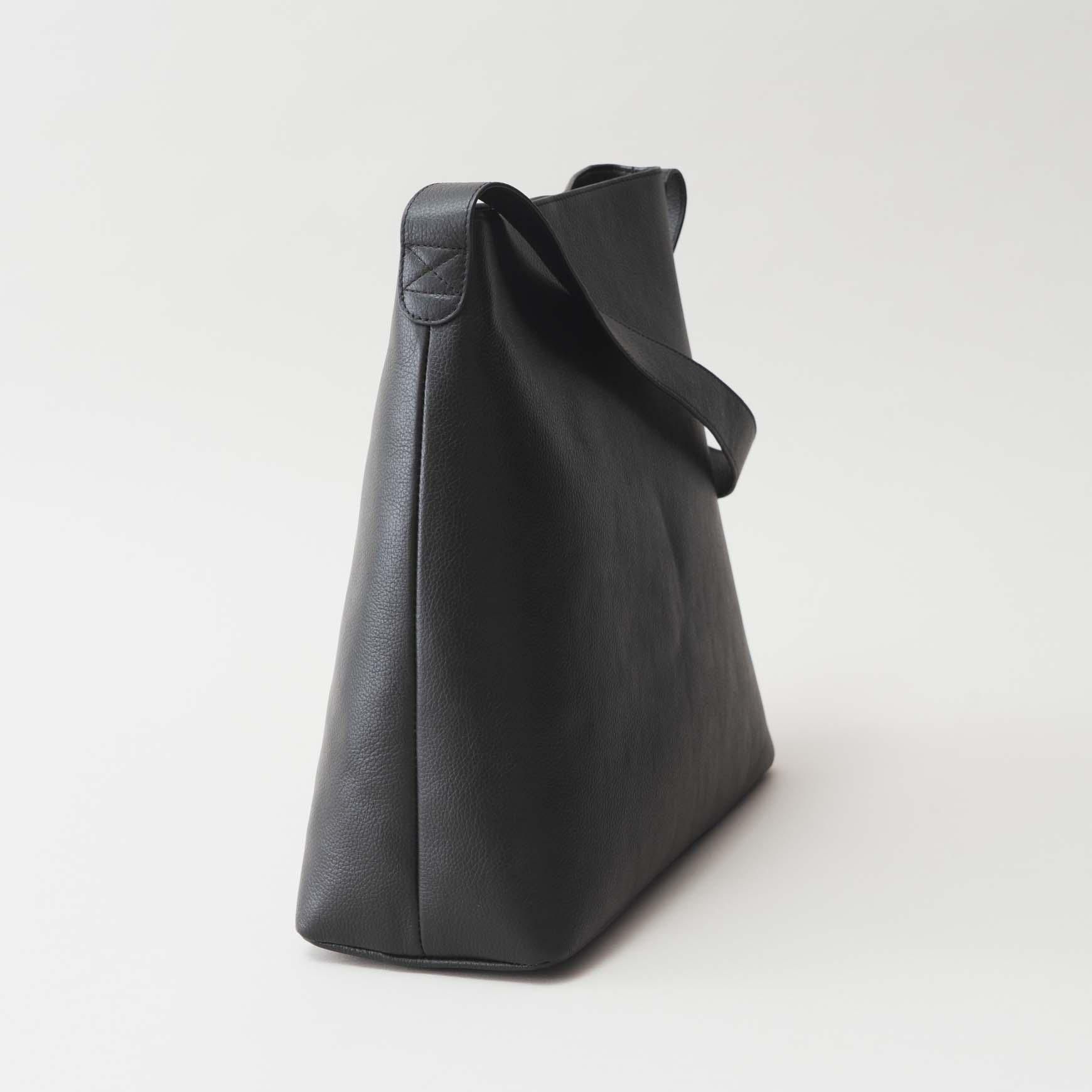 「CLASKA(クラスカ)」の ONE SHOULDER montagne