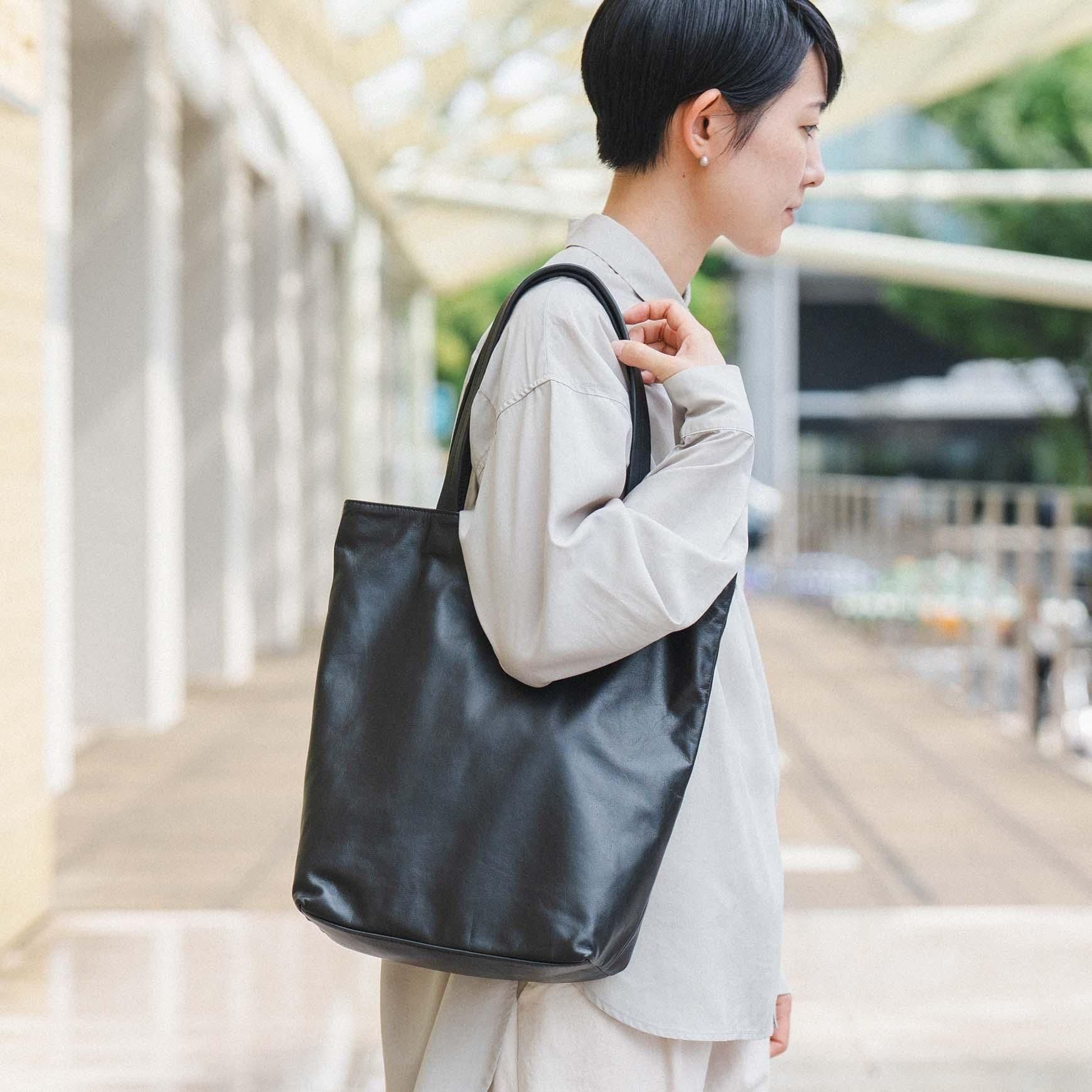 「CLASKA(クラスカ)」の SIMPLE LEATHER TOTE