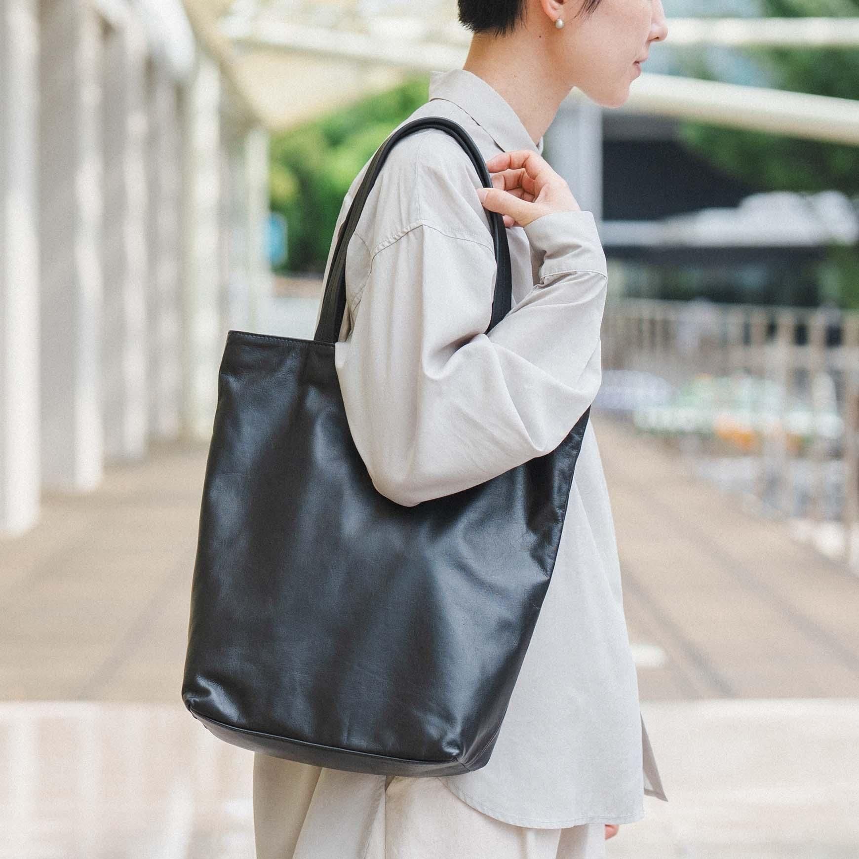 「CLASKA(クラスカ)」の SIMPLE LEATHER TOTE