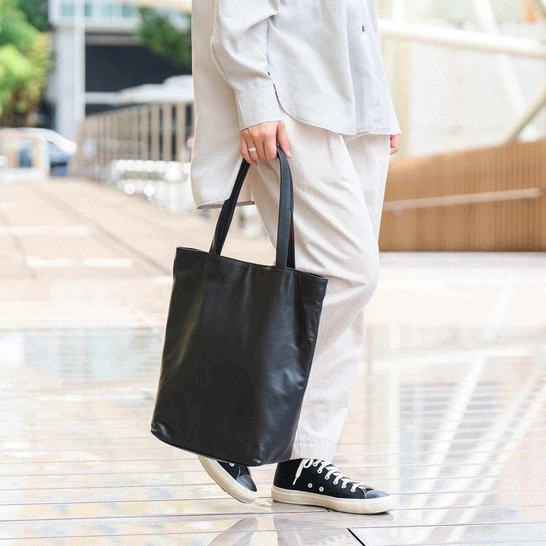 「CLASKA(クラスカ)」の SIMPLE LEATHER TOTE