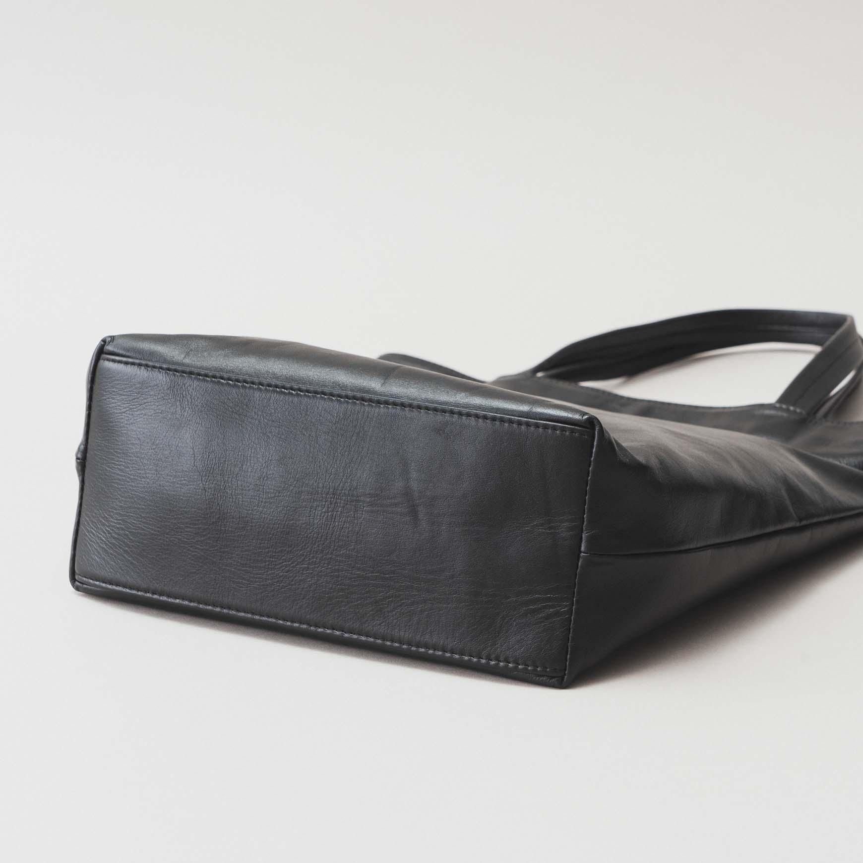 「CLASKA(クラスカ)」の SIMPLE LEATHER TOTE
