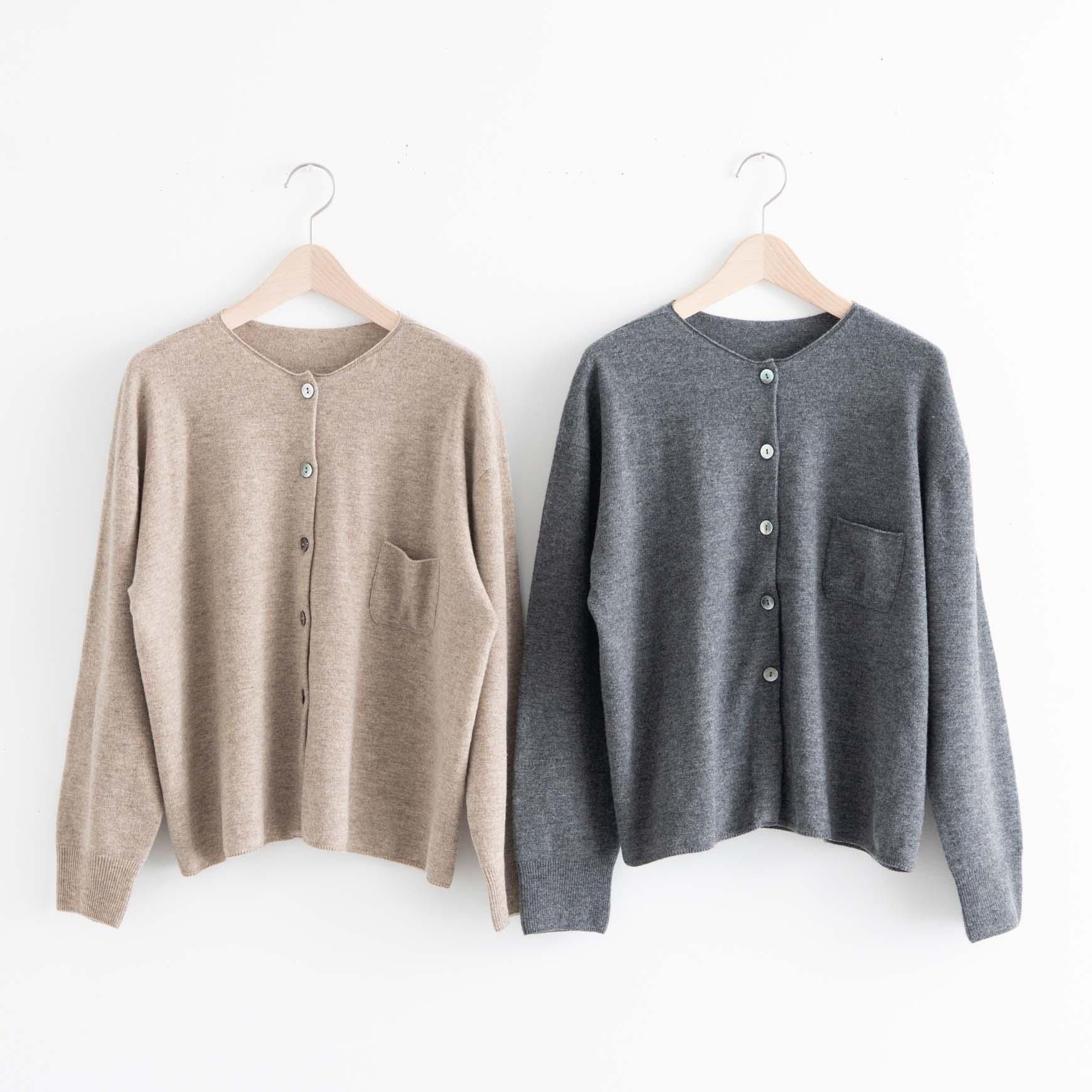 「CLASKA(クラスカ)」のラムウール×カシミヤポケットカーディガン