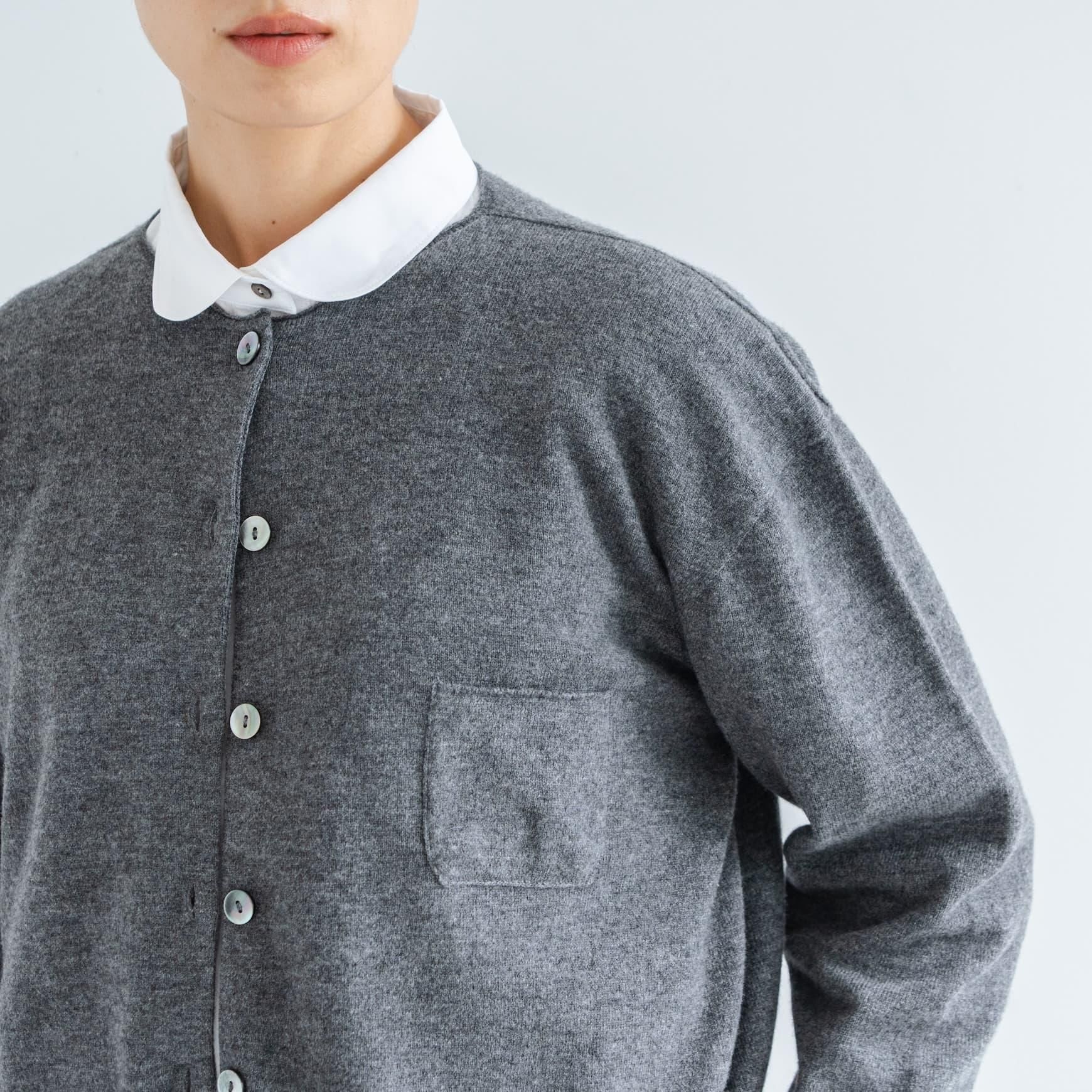 「CLASKA(クラスカ)」のラムウール×カシミヤポケットカーディガン