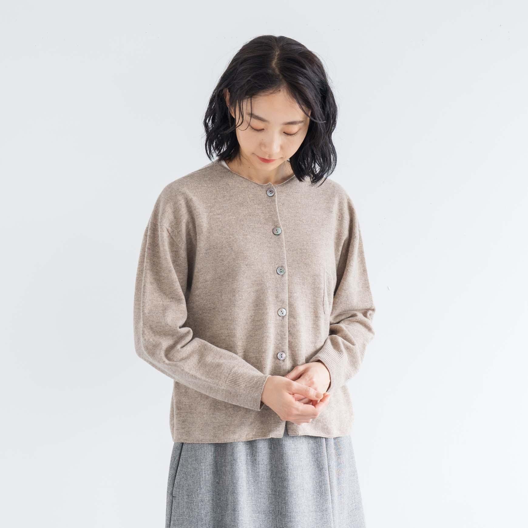 「CLASKA(クラスカ)」のラムウール×カシミヤポケットカーディガン