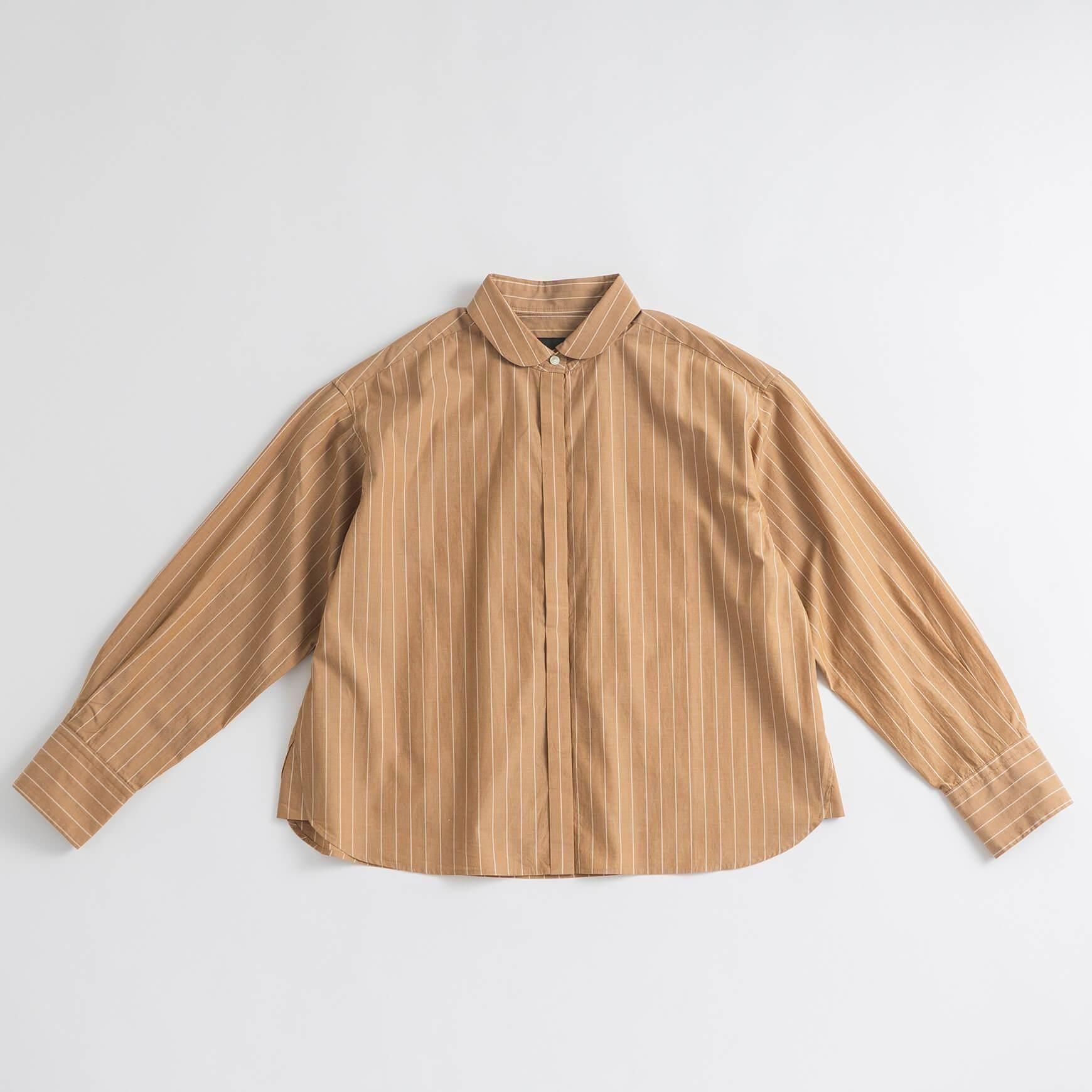 「somewearclothing」の丸襟シャツ / タイプライターストライプ