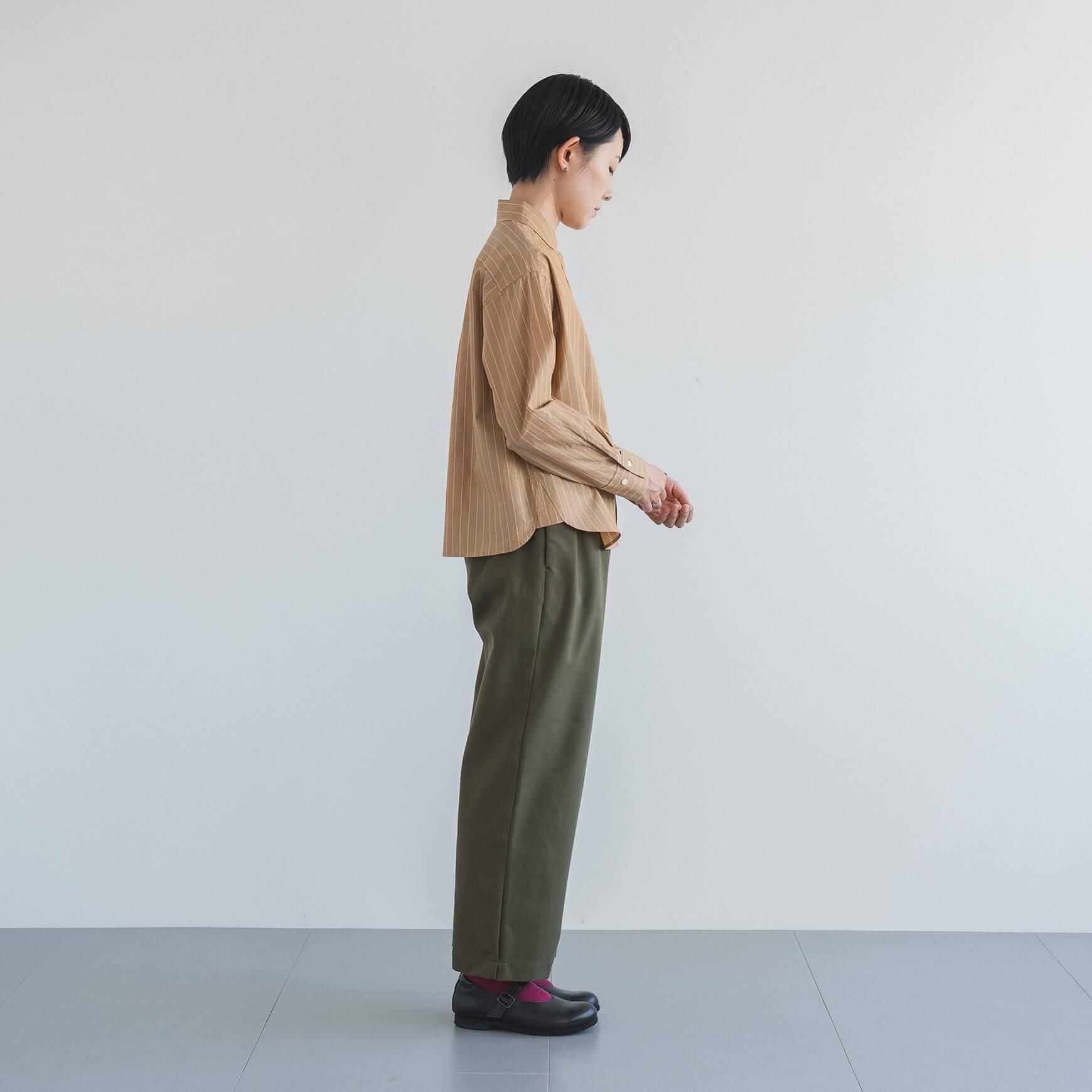 「somewearclothing」の丸襟シャツ / タイプライターストライプ