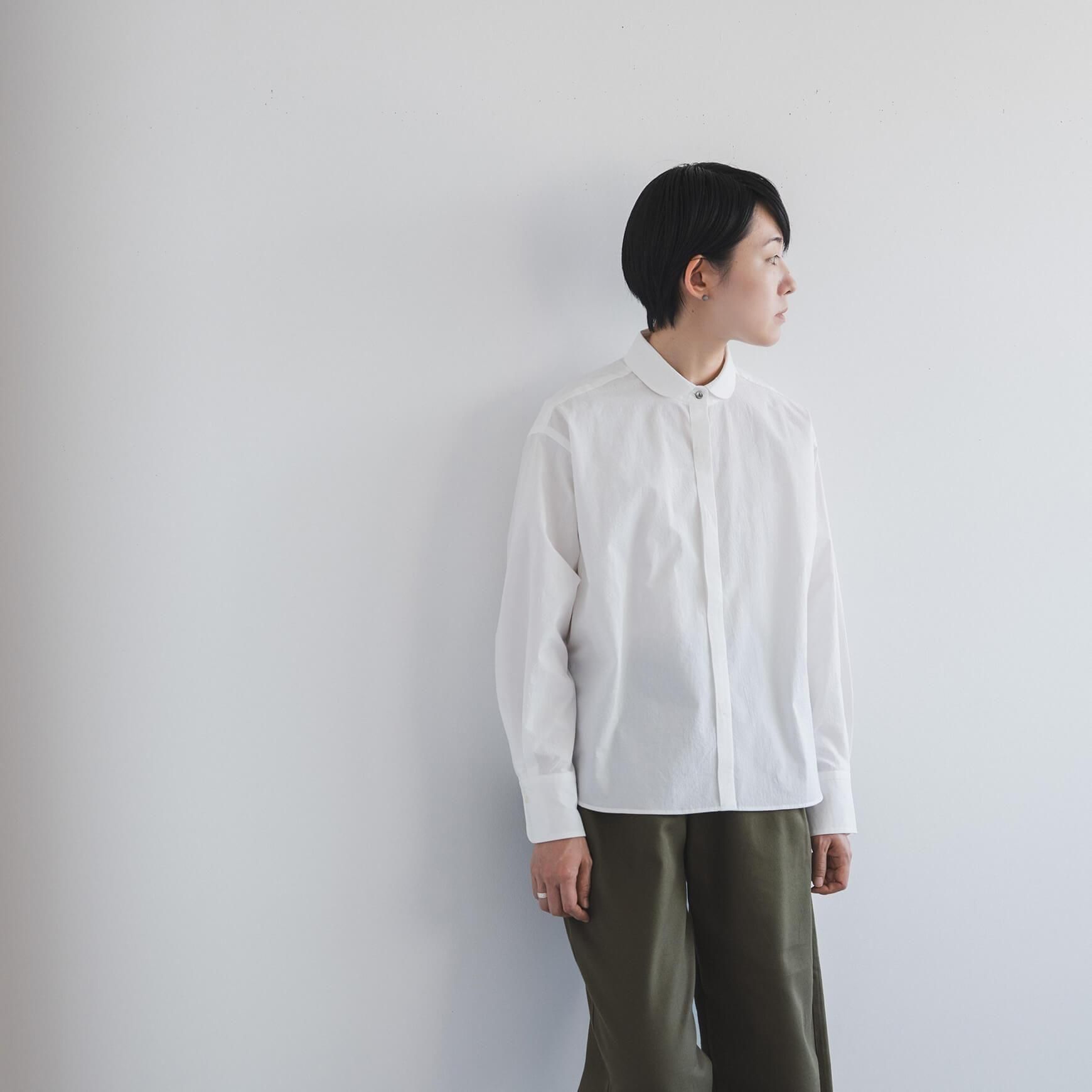 「somewearclothing」の丸襟シャツ / タイプライターストライプ