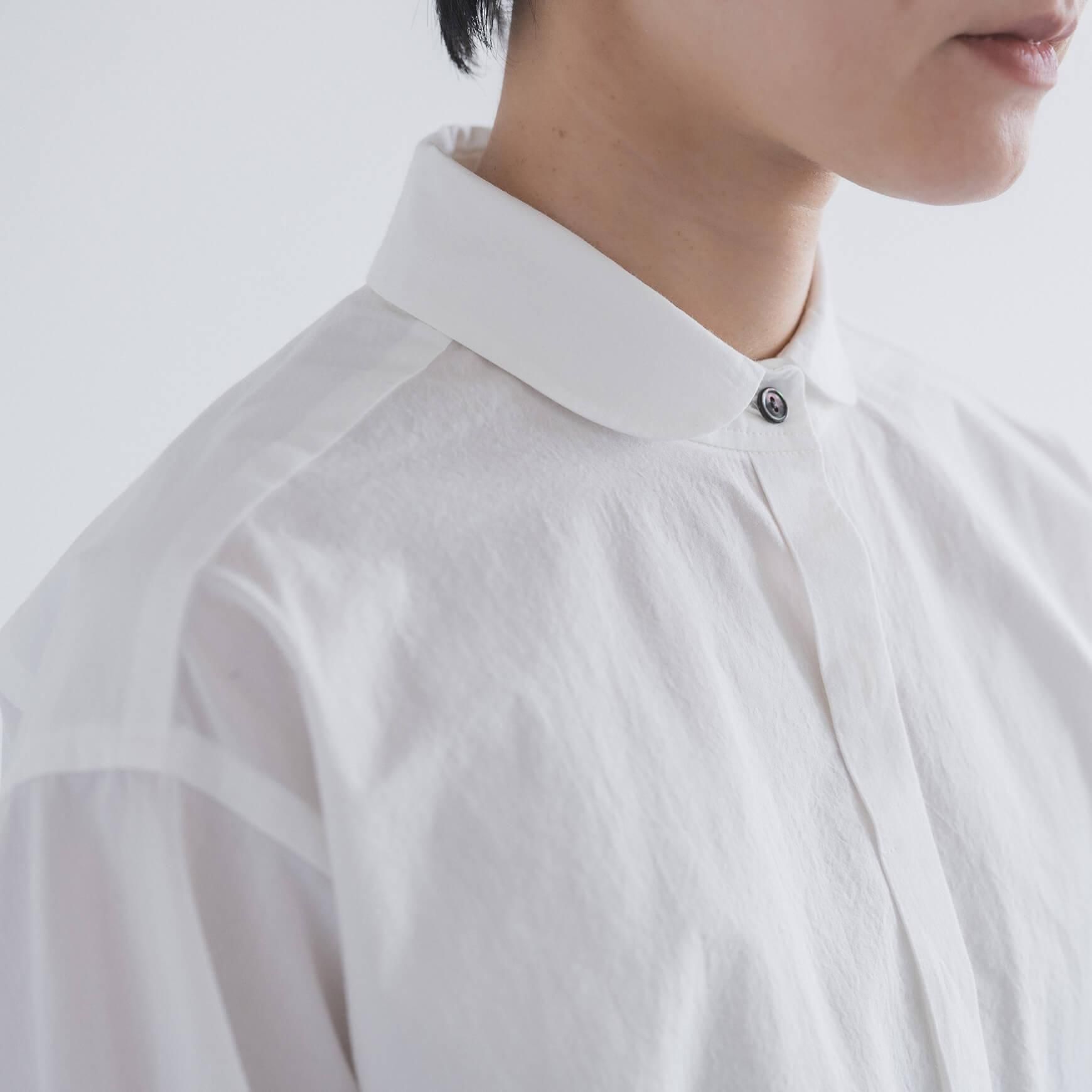 「somewearclothing」の丸襟シャツ / タイプライター