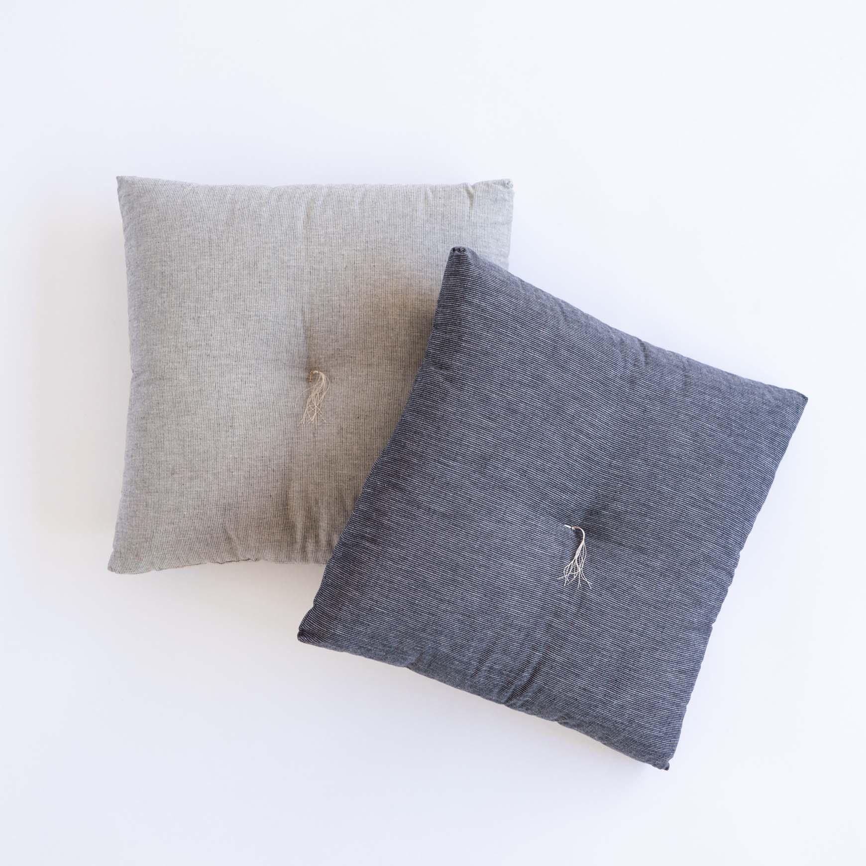 光沢のある、ふかふかの座布団 座布団 純日本製 単品 八端判 大きめ 高級ふくれ 大判 約59cm×63cm